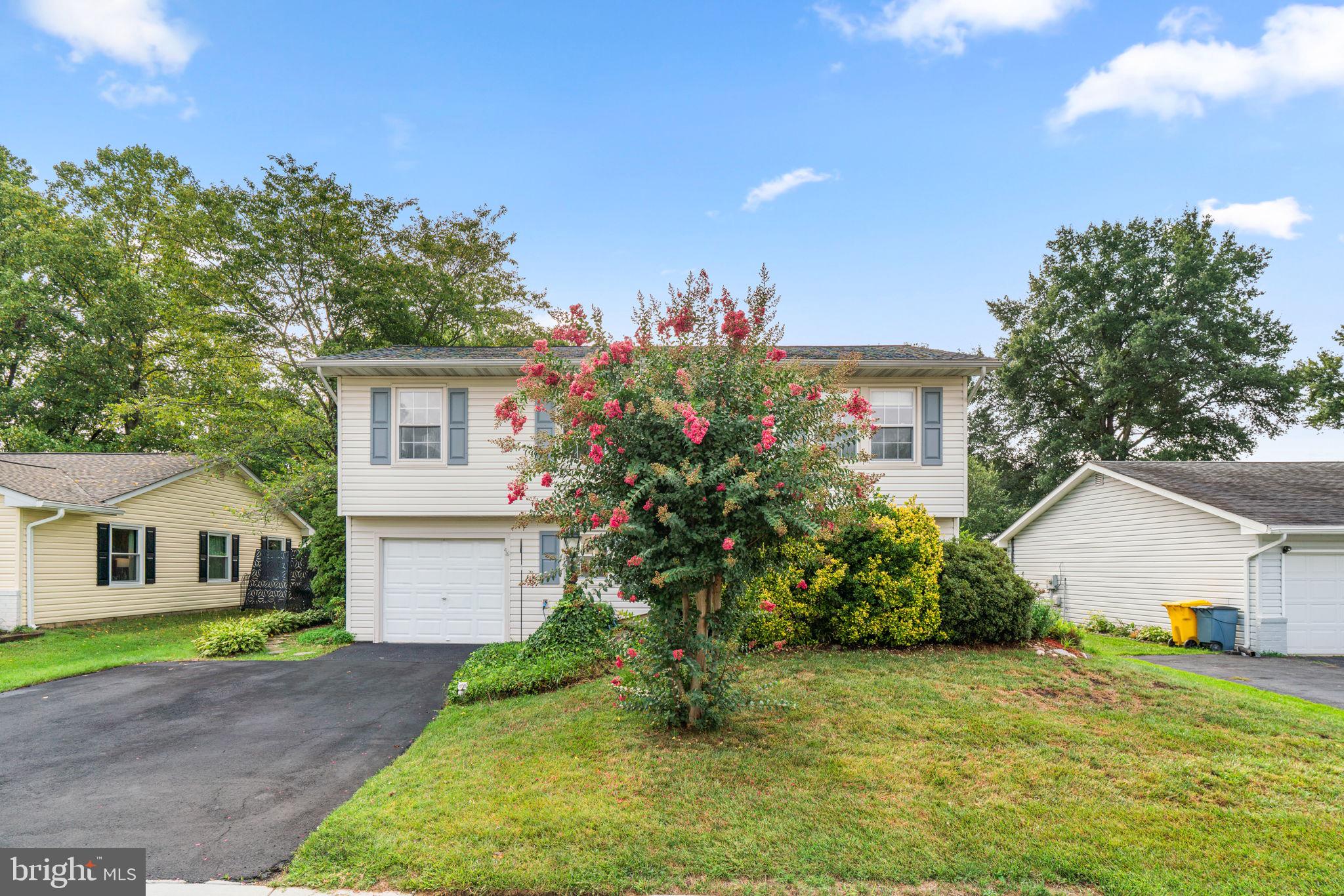 985 SUNNY COURT