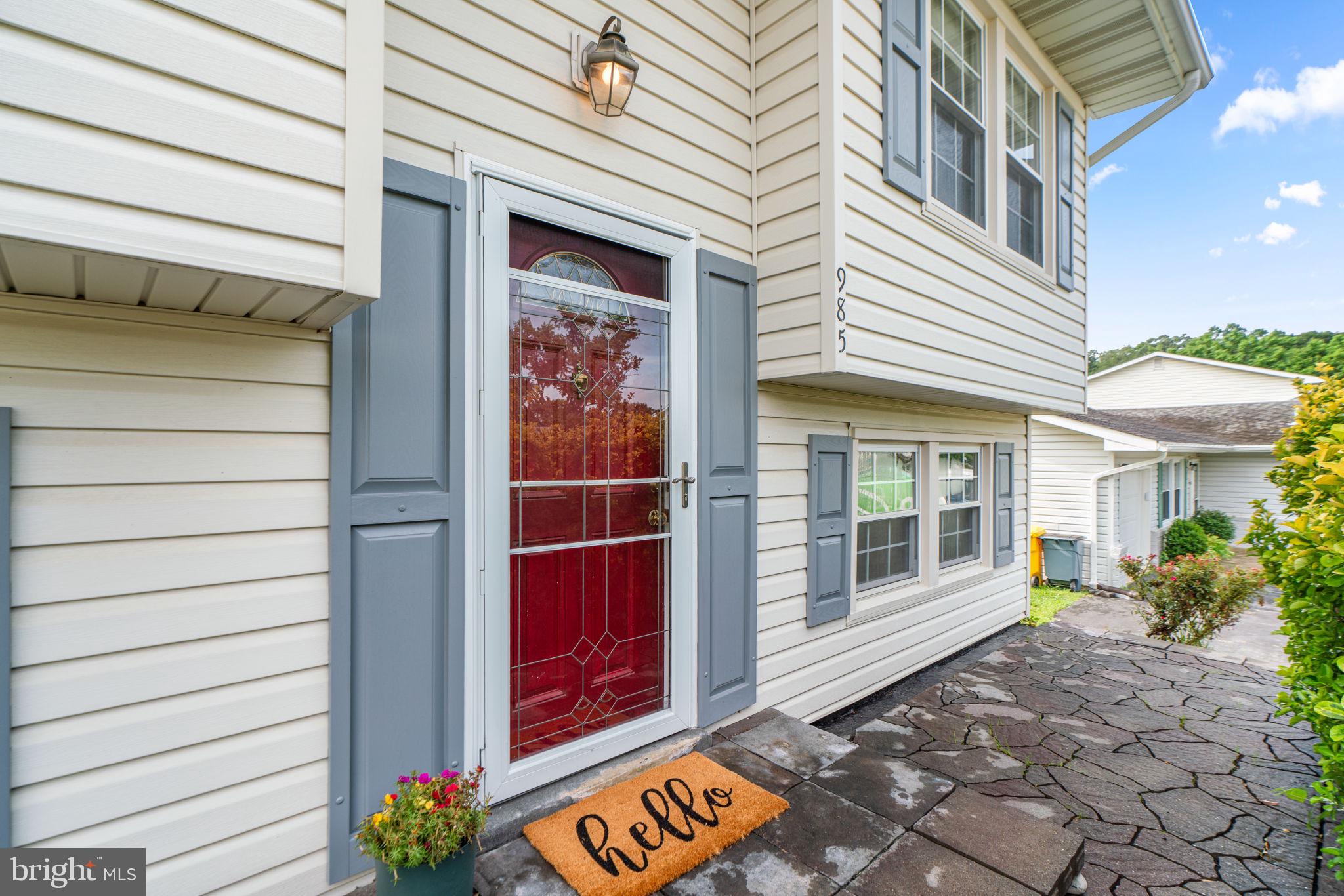 985 SUNNY COURT
