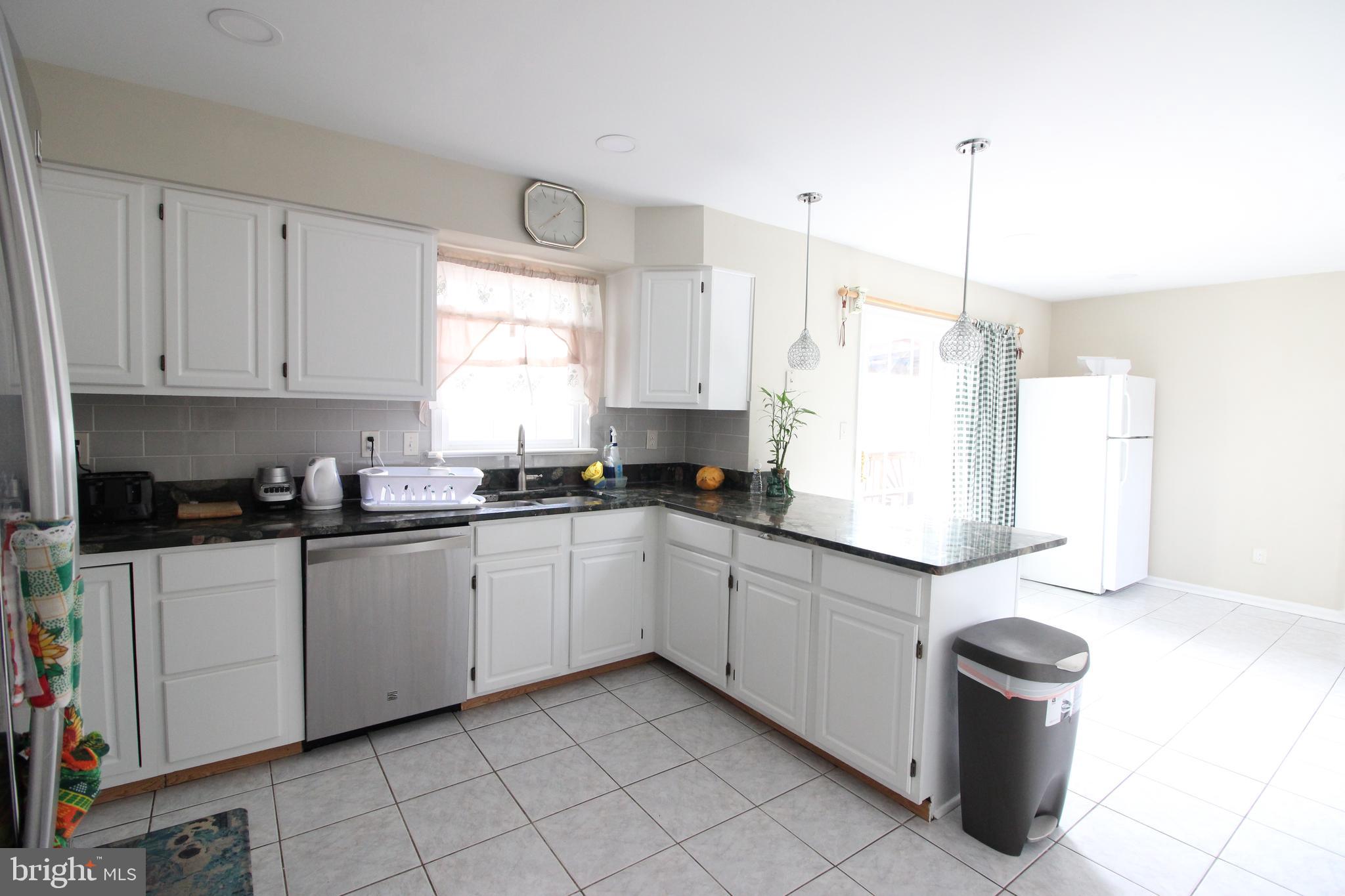 ROLLING BROOK - Residential Lease