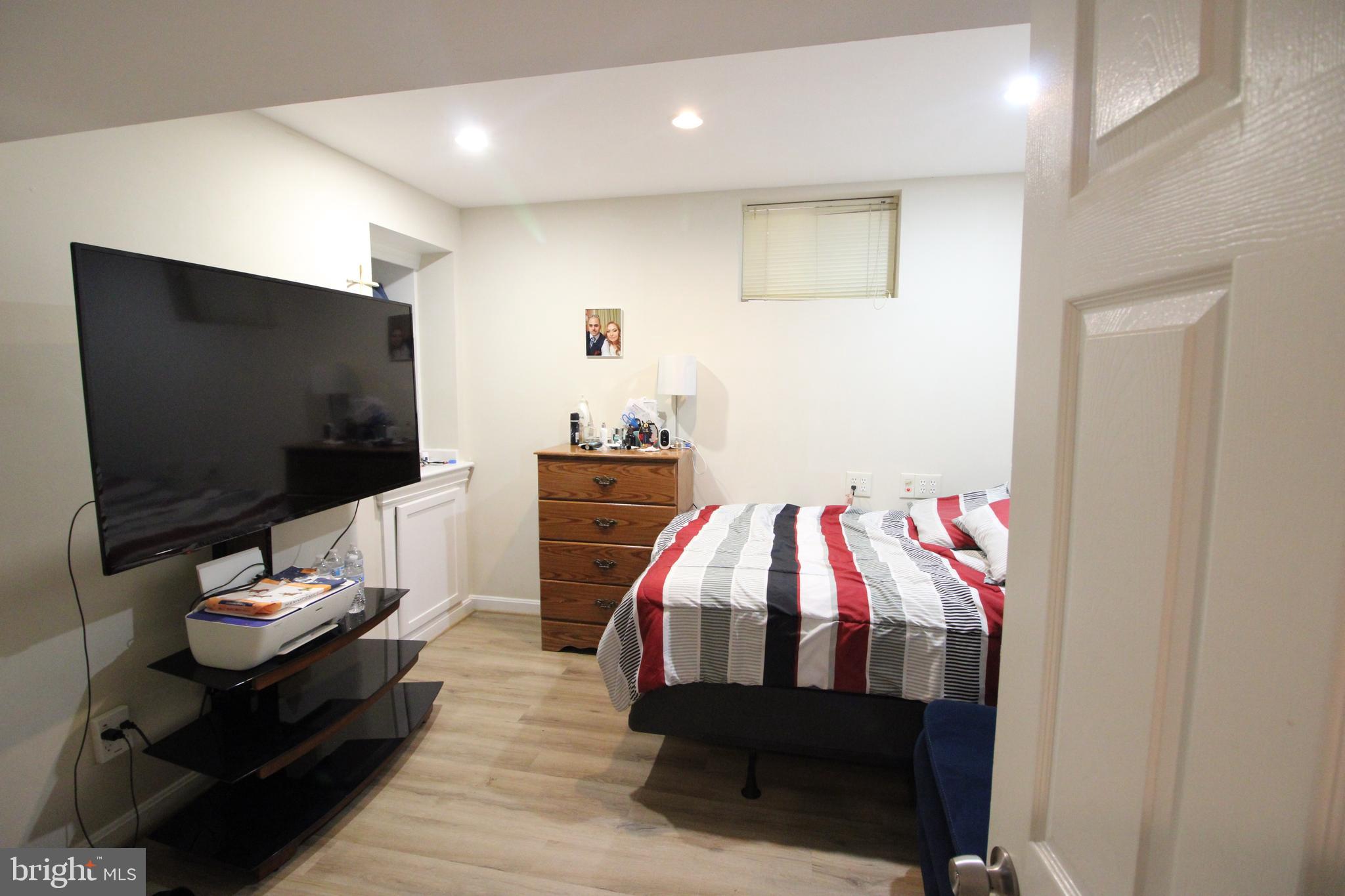 ROLLING BROOK - Residential Lease