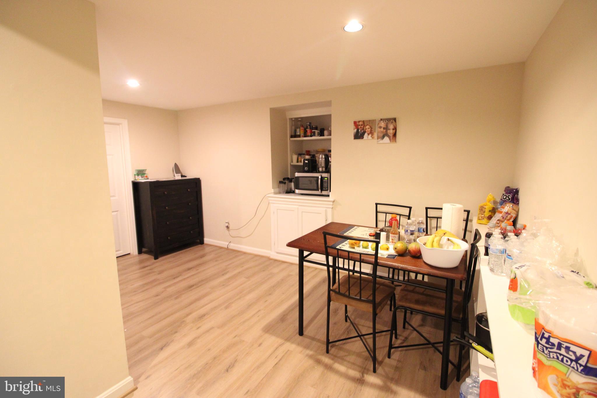 ROLLING BROOK - Residential Lease