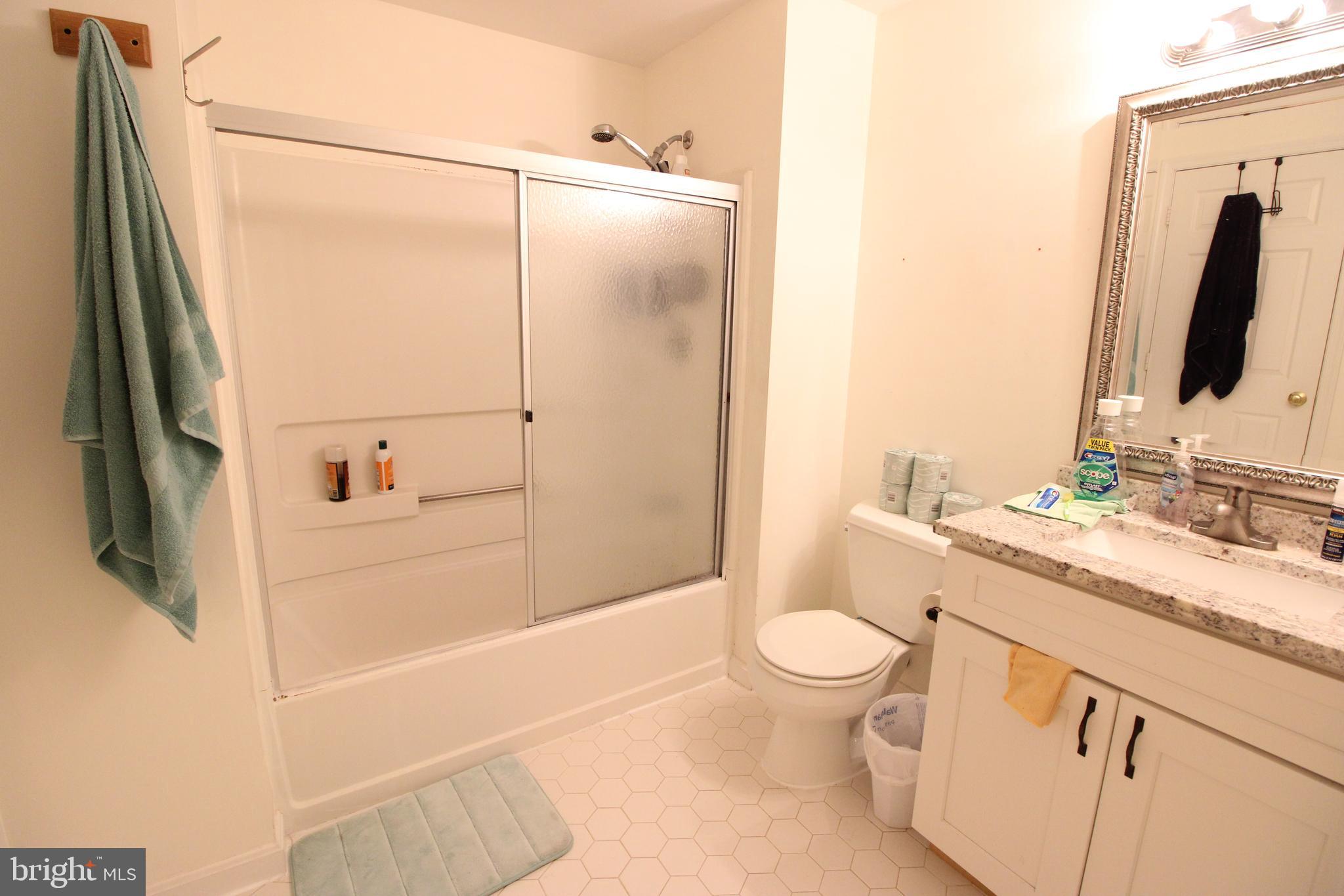 ROLLING BROOK - Residential Lease