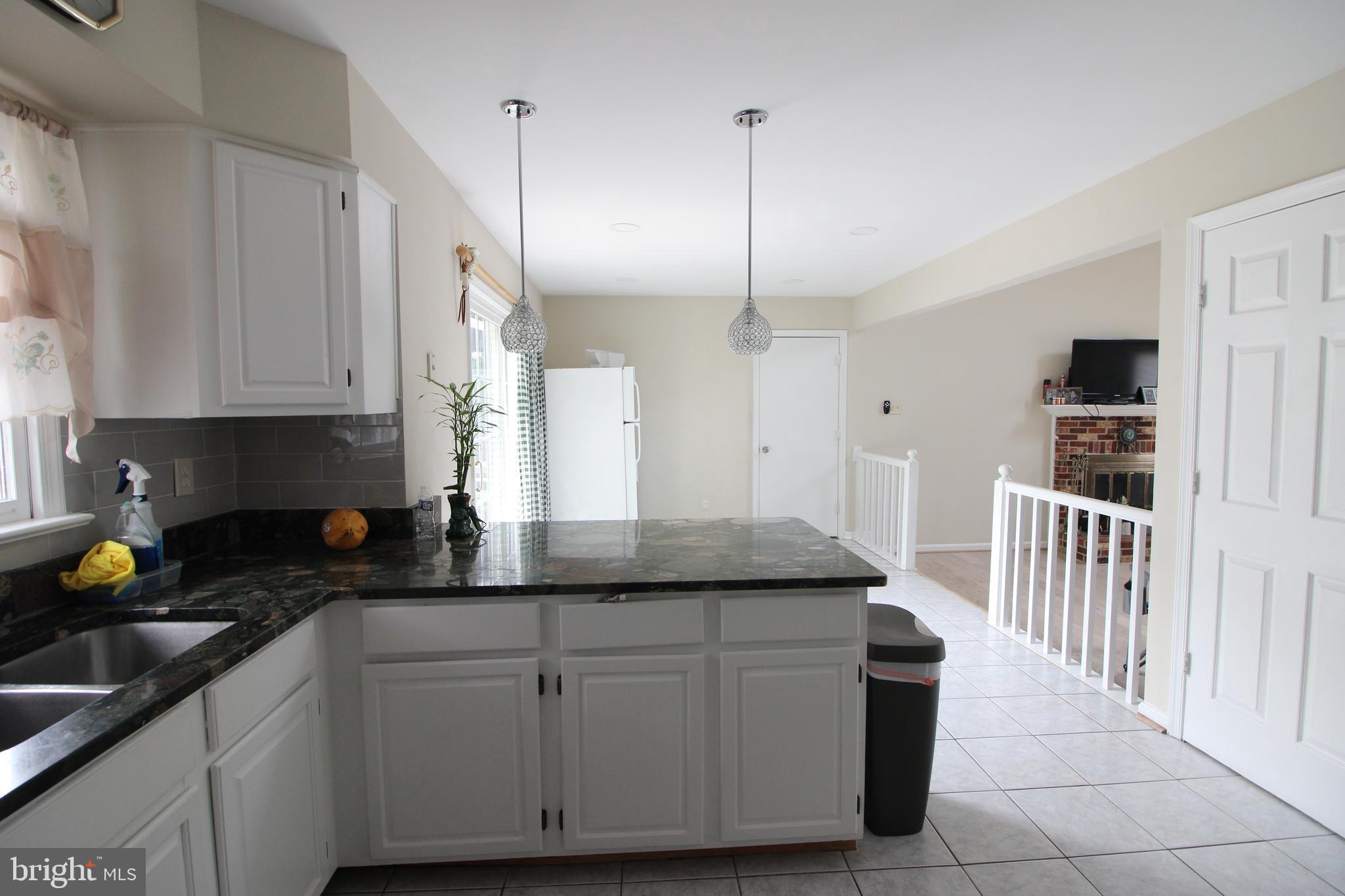 ROLLING BROOK - Residential Lease