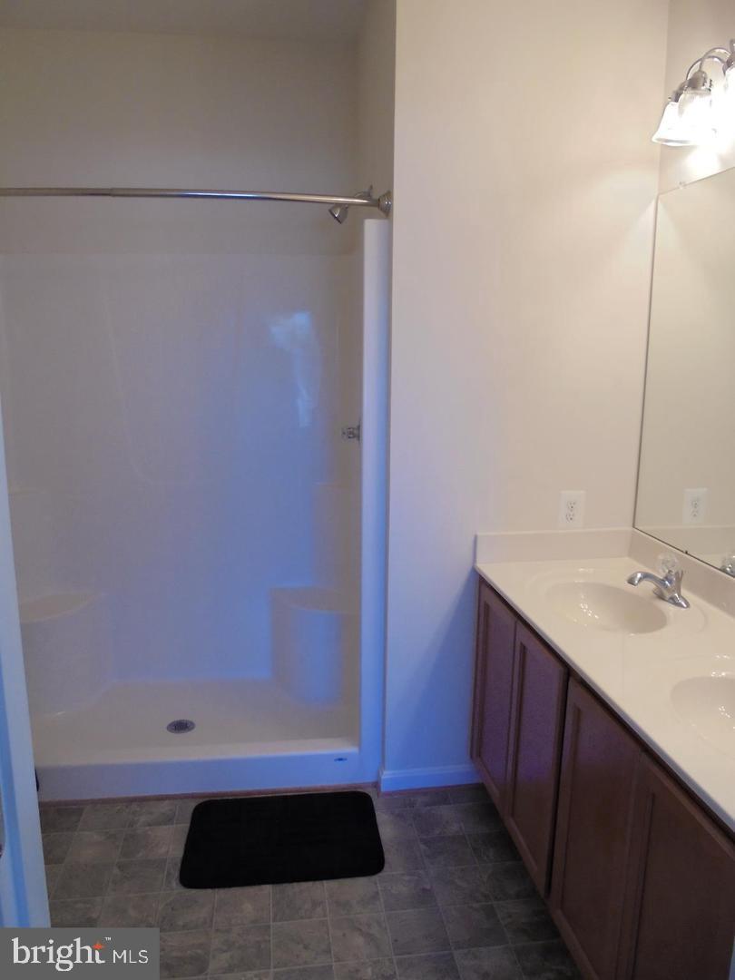 RESIDENCES AT WILDEWOOD - Residential Lease