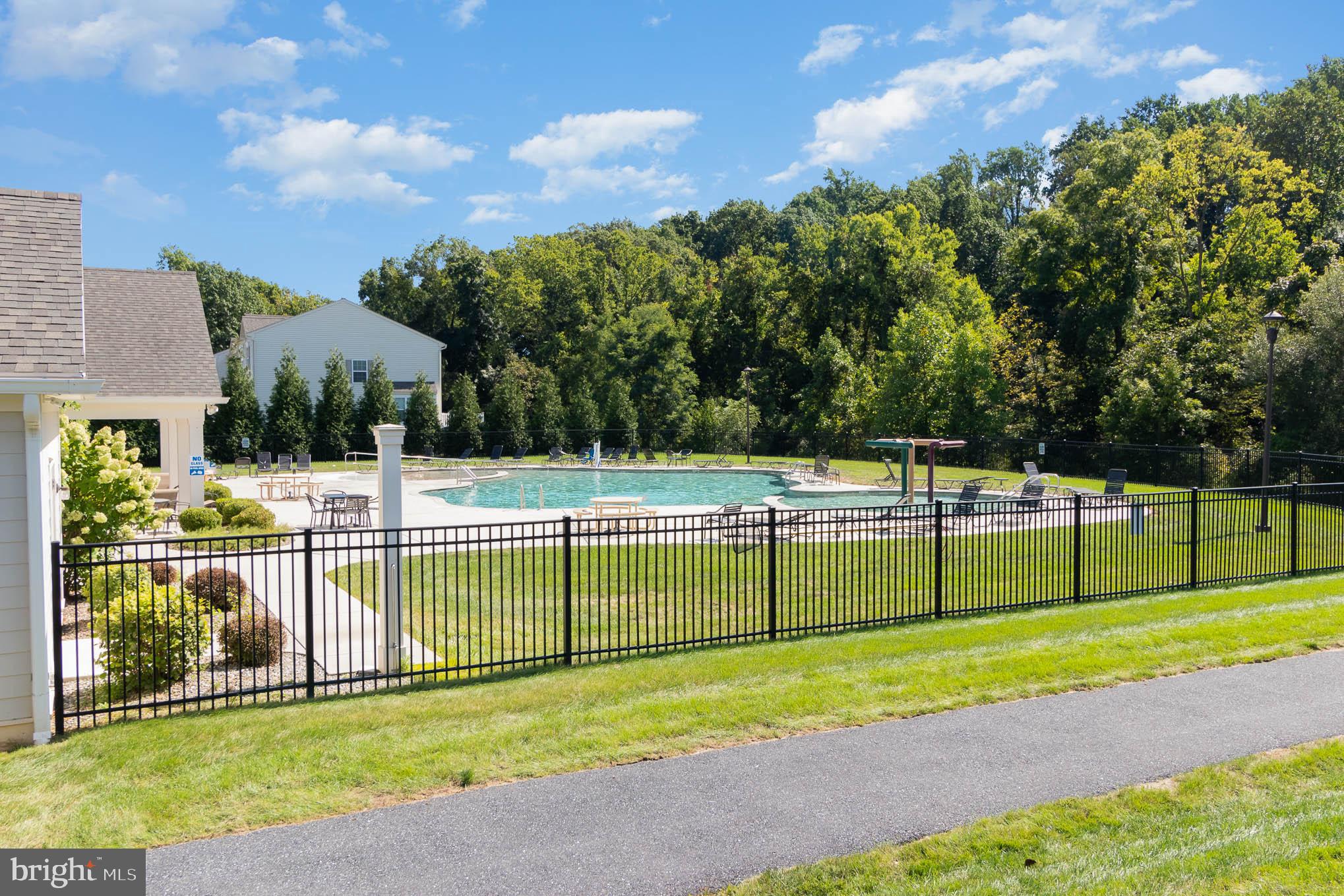 GALA SQUARE-WINDING HILLS - Residential Lease