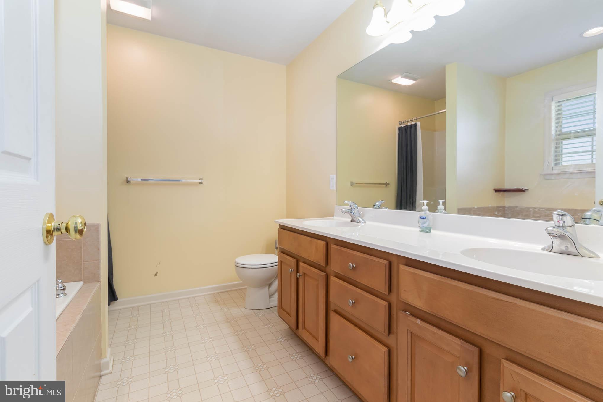 GALA SQUARE-WINDING HILLS - Residential Lease