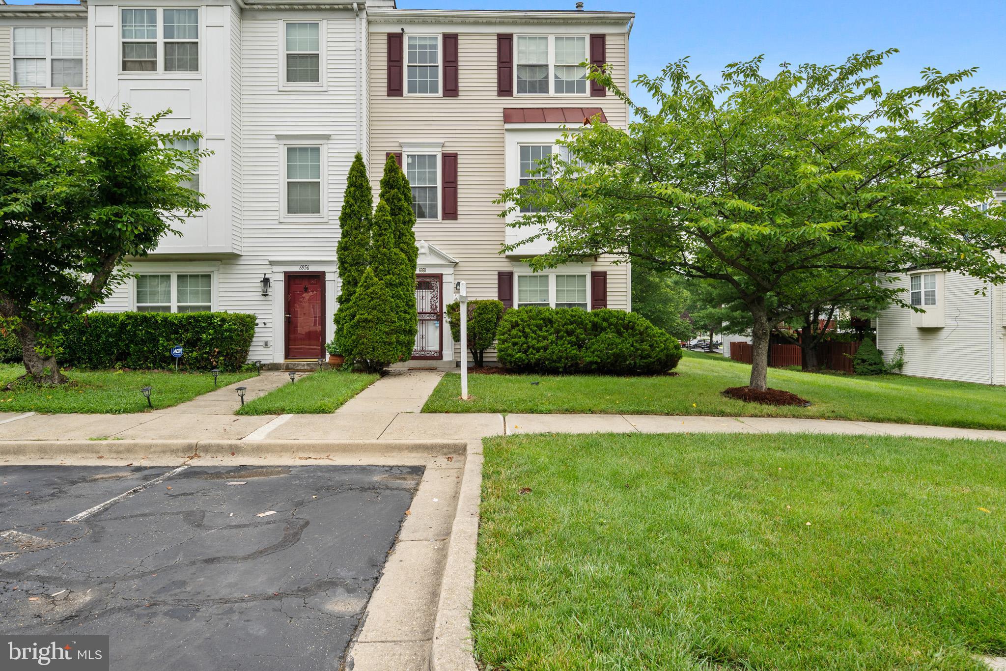 YORKSHIRE KNOLLS - Residential