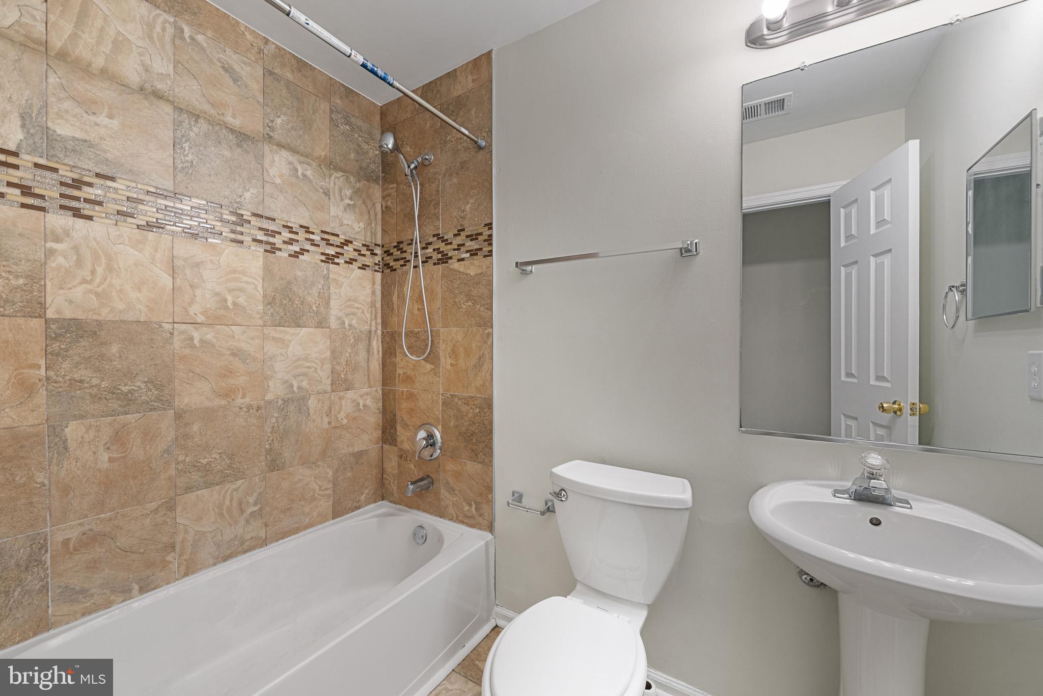 YORKSHIRE KNOLLS - Residential