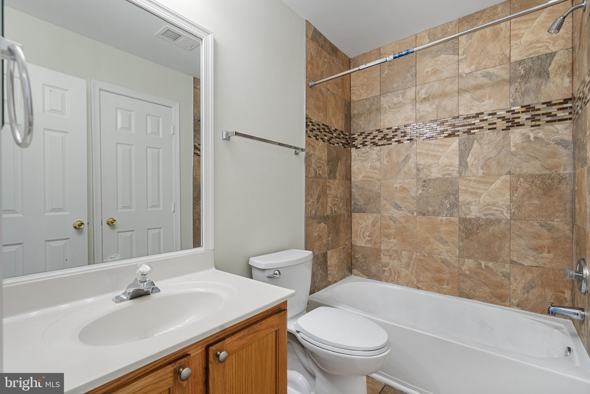 YORKSHIRE KNOLLS - Residential