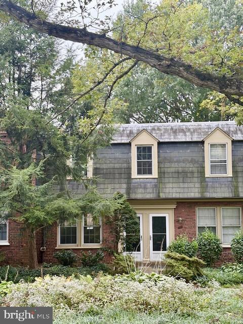 ARLINGTON VILLAGE - Residential Lease