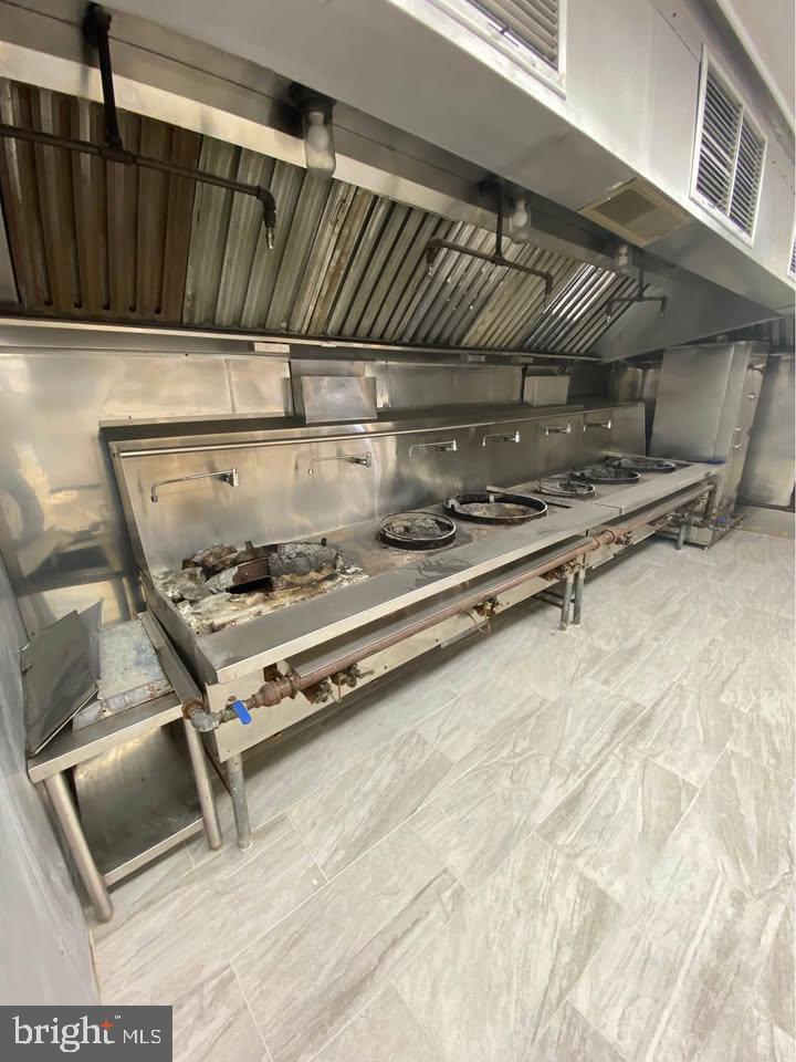 2039 ENGLEWOOD AVENUE