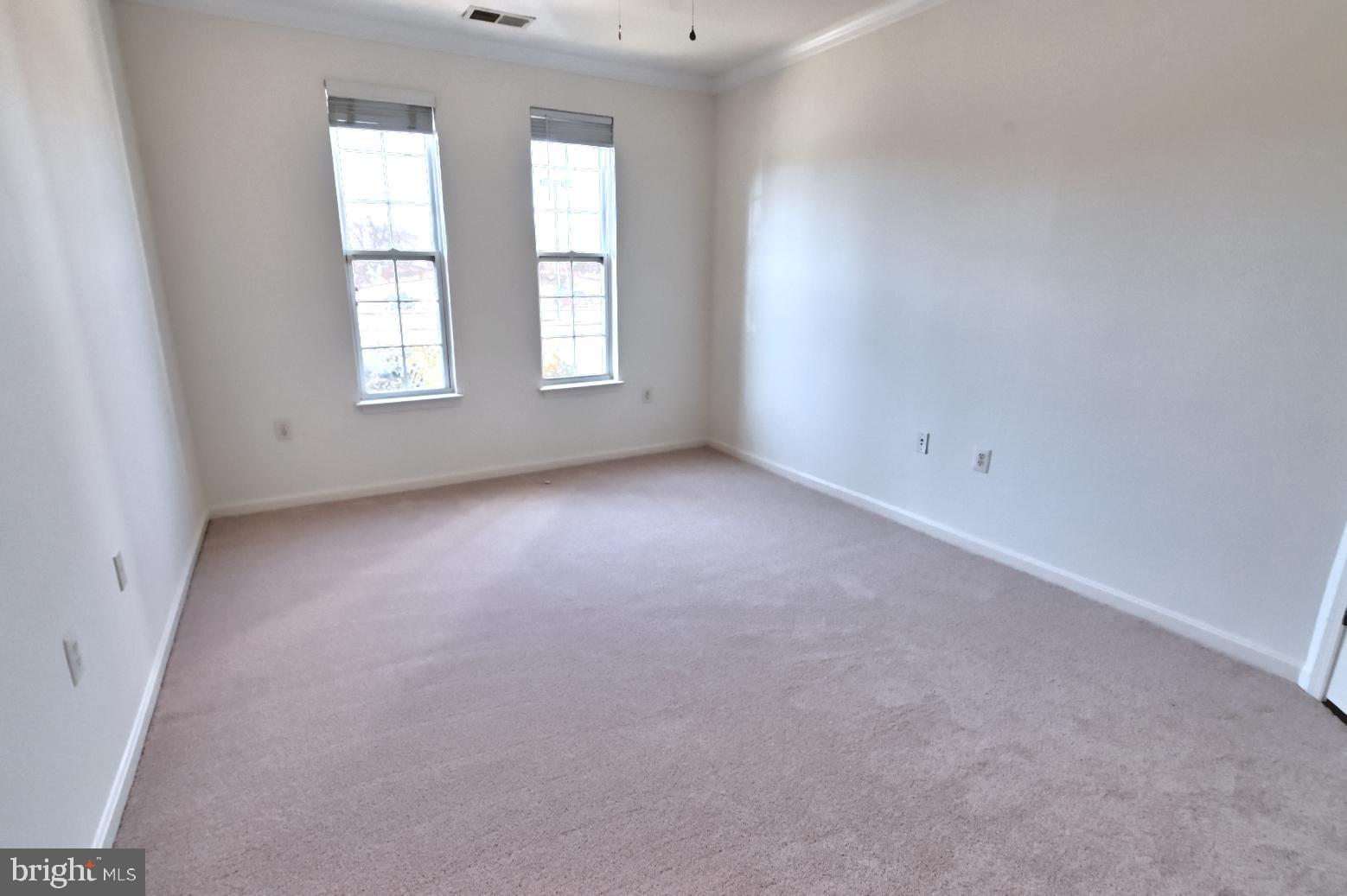 COMMONS ON POTOMAC SQUARE - Residential