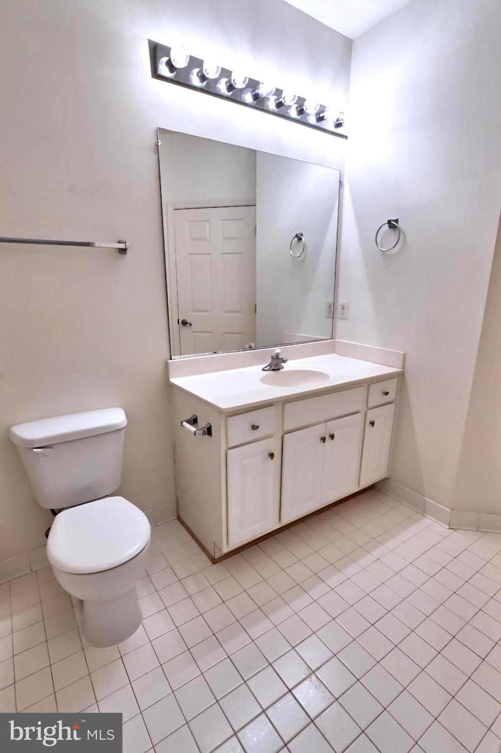 COMMONS ON POTOMAC SQUARE - Residential