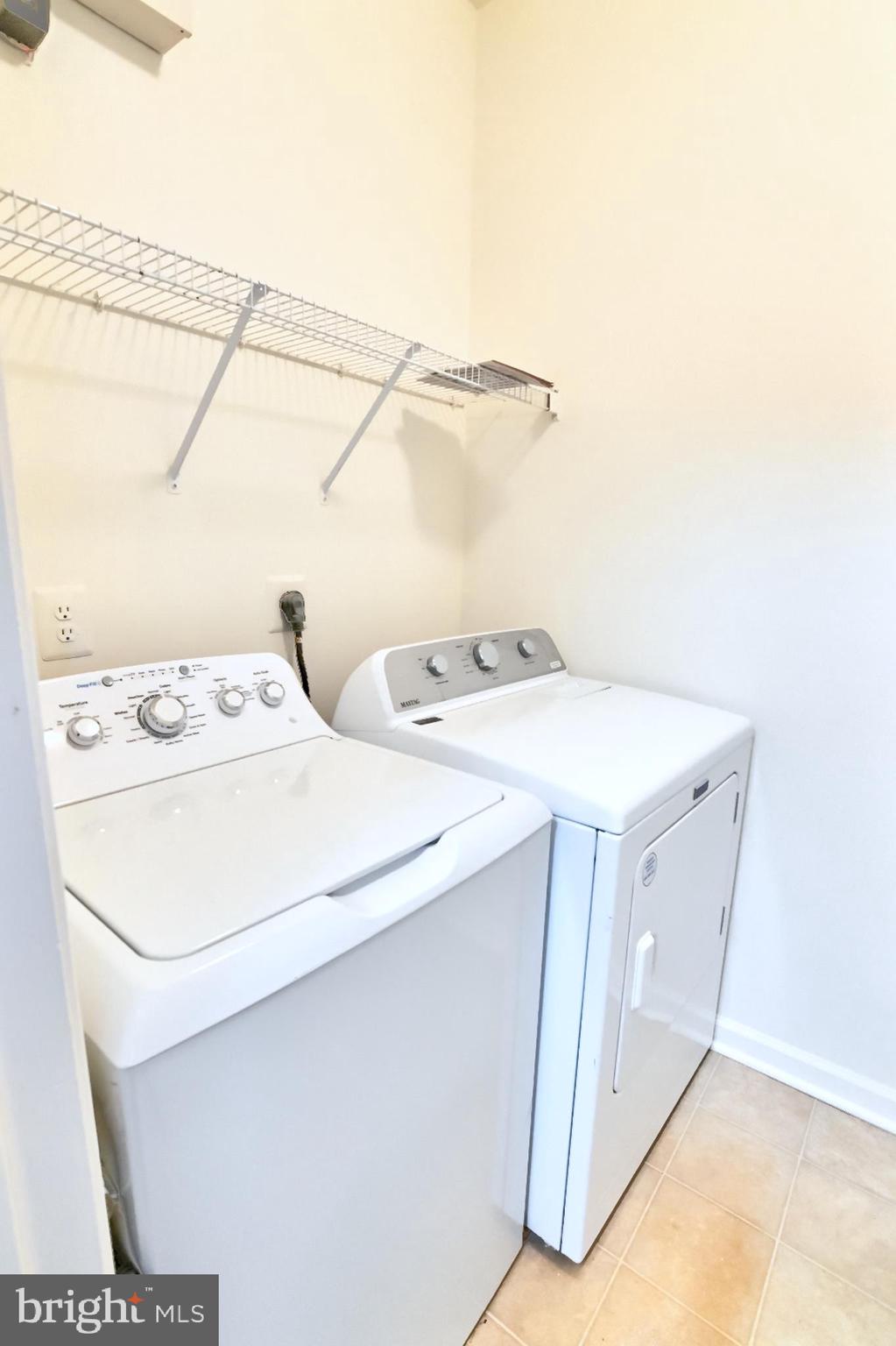 COMMONS ON POTOMAC SQUARE - Residential