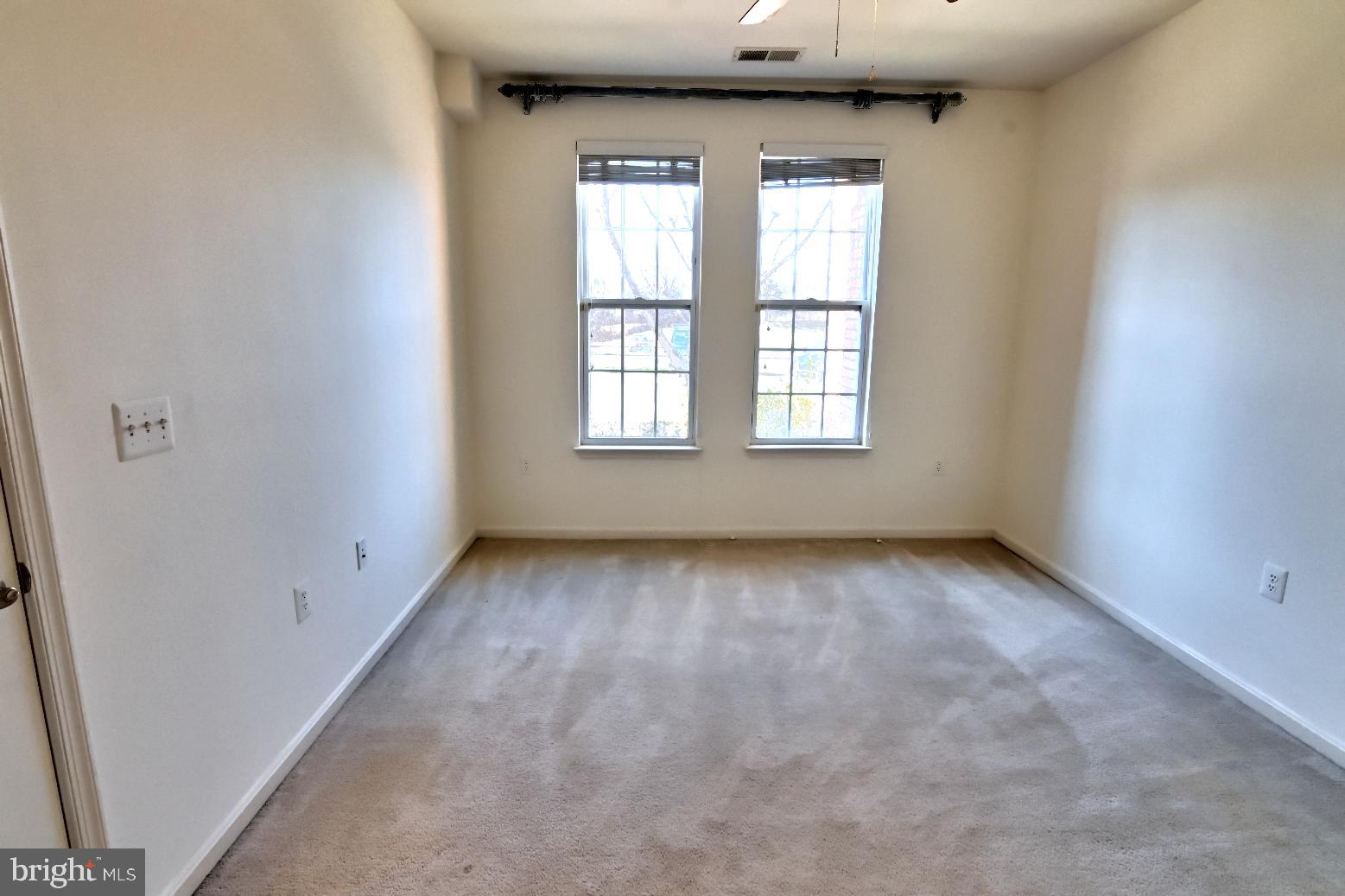 COMMONS ON POTOMAC SQUARE - Residential