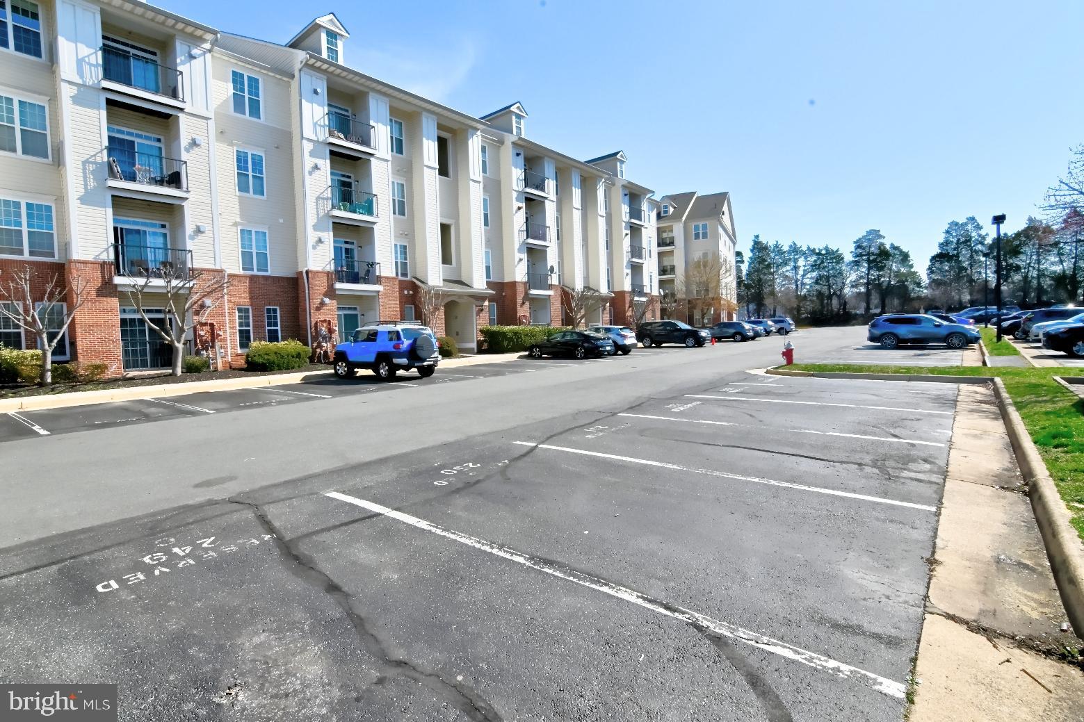 COMMONS ON POTOMAC SQUARE - Residential