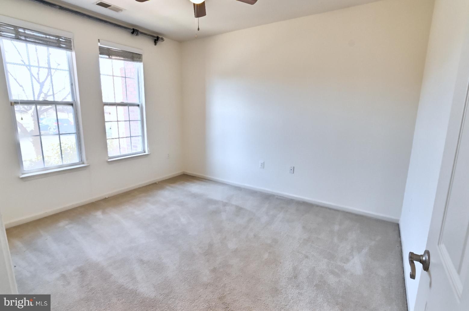 COMMONS ON POTOMAC SQUARE - Residential