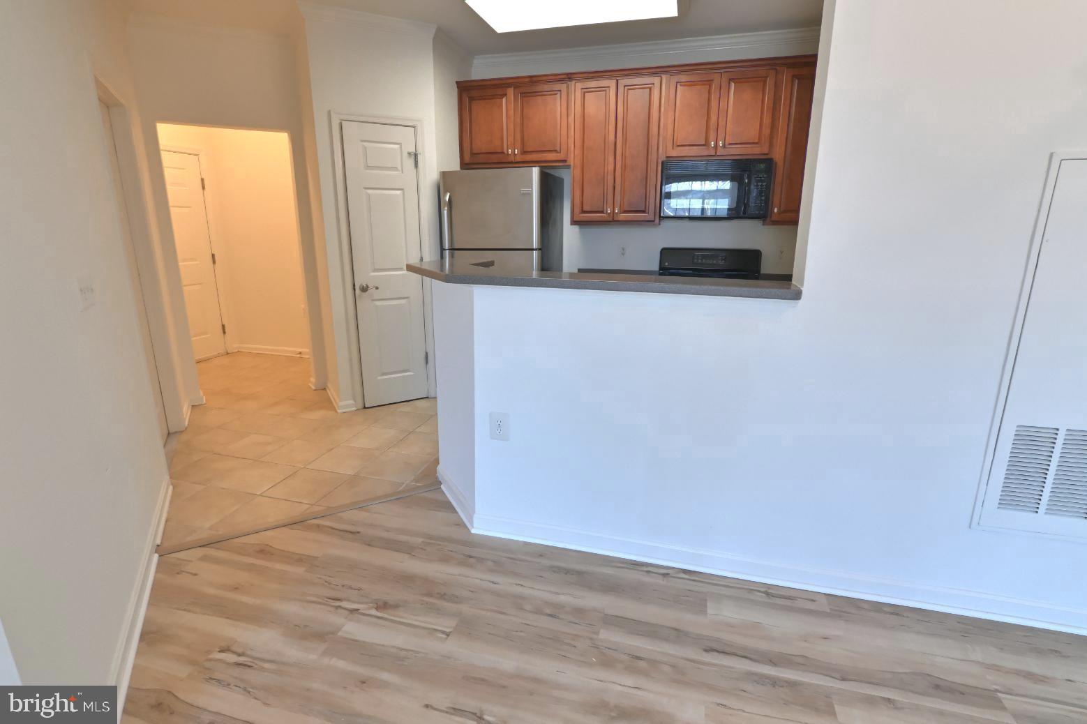 COMMONS ON POTOMAC SQUARE - Residential