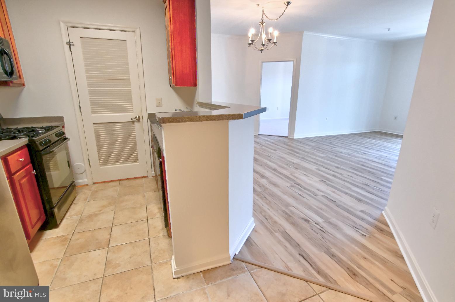 COMMONS ON POTOMAC SQUARE - Residential