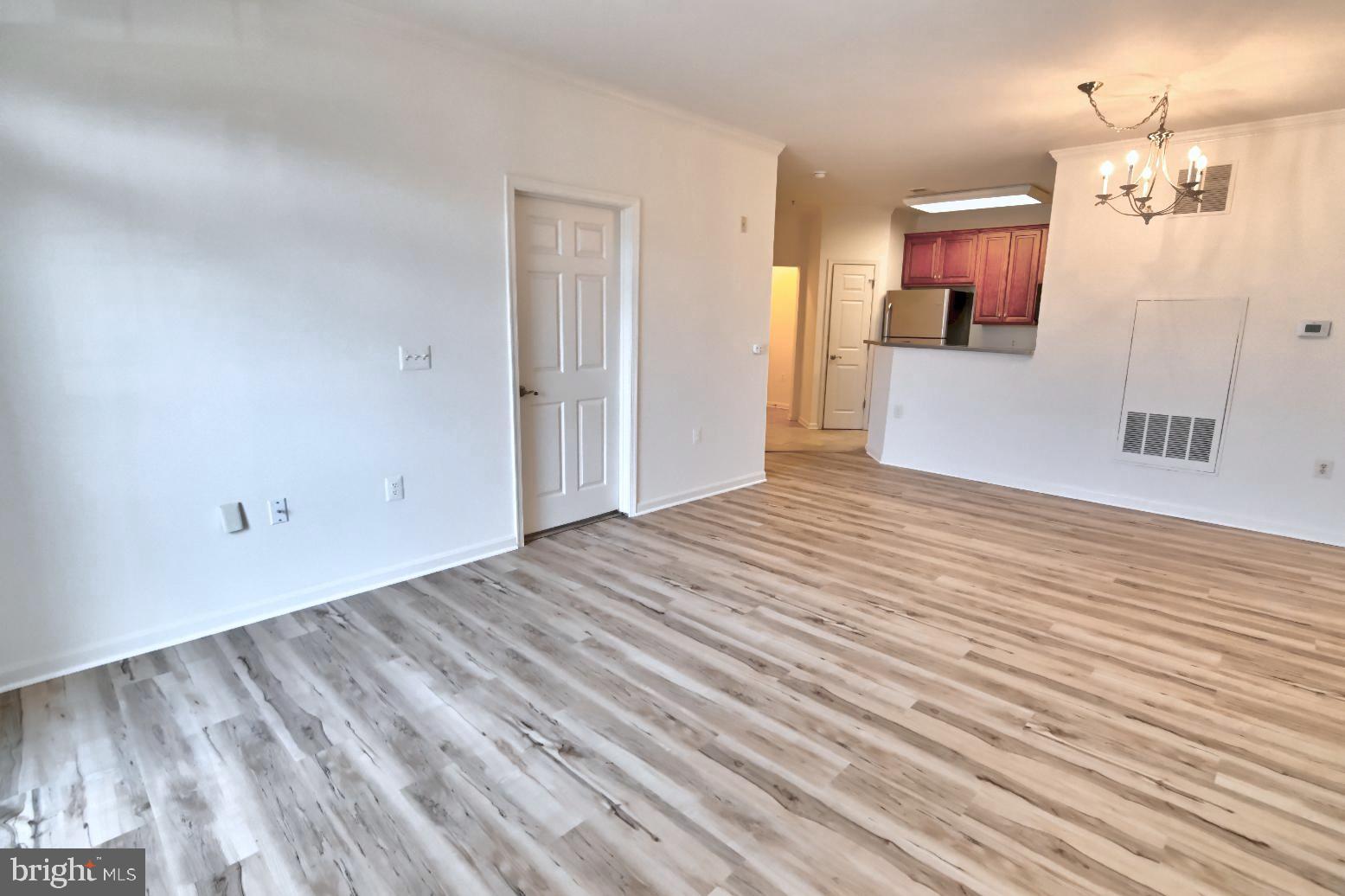 COMMONS ON POTOMAC SQUARE - Residential