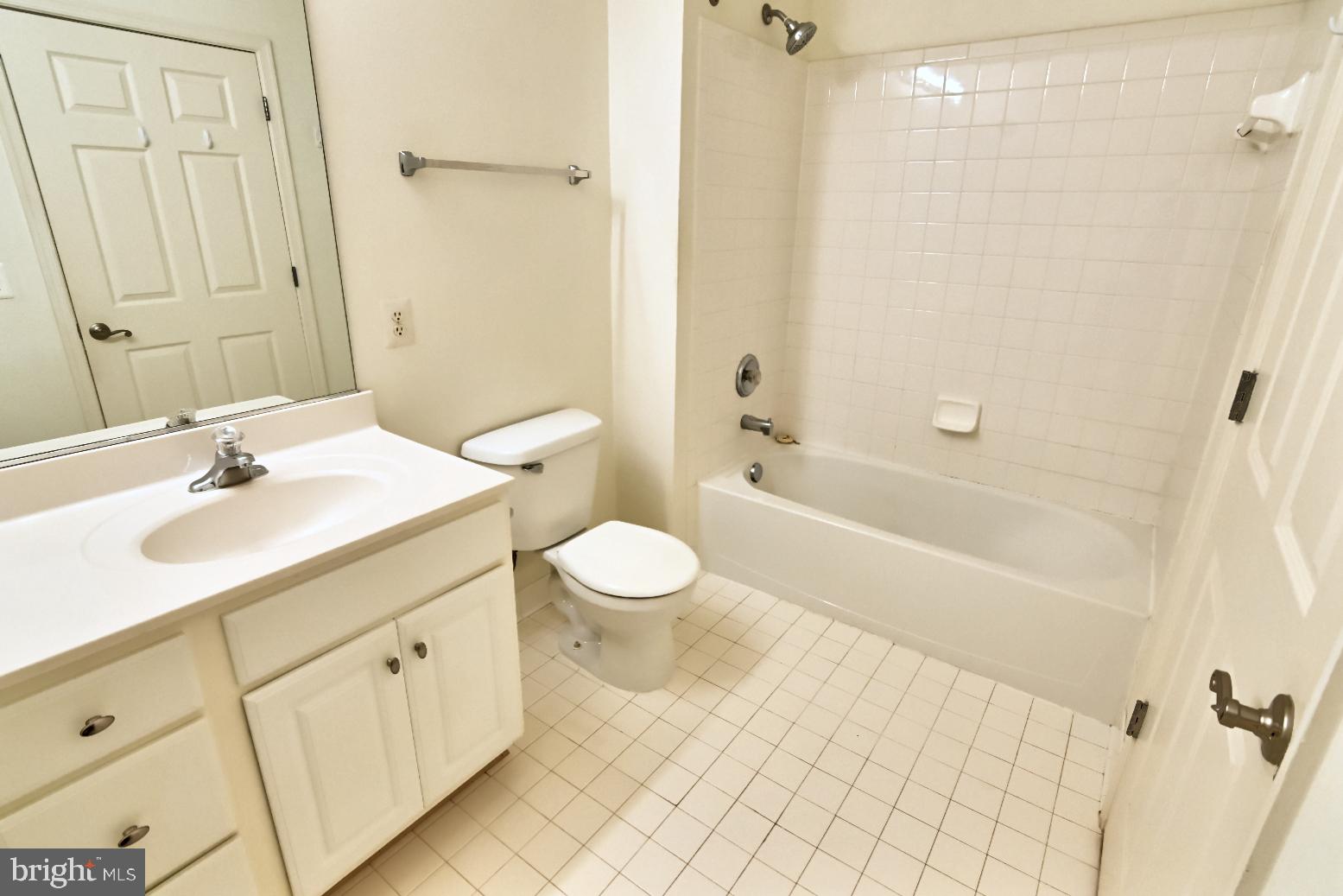 COMMONS ON POTOMAC SQUARE - Residential