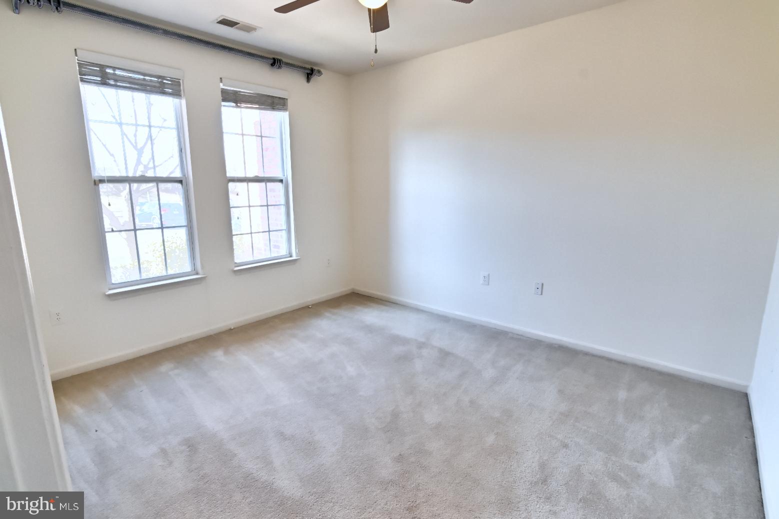 COMMONS ON POTOMAC SQUARE - Residential