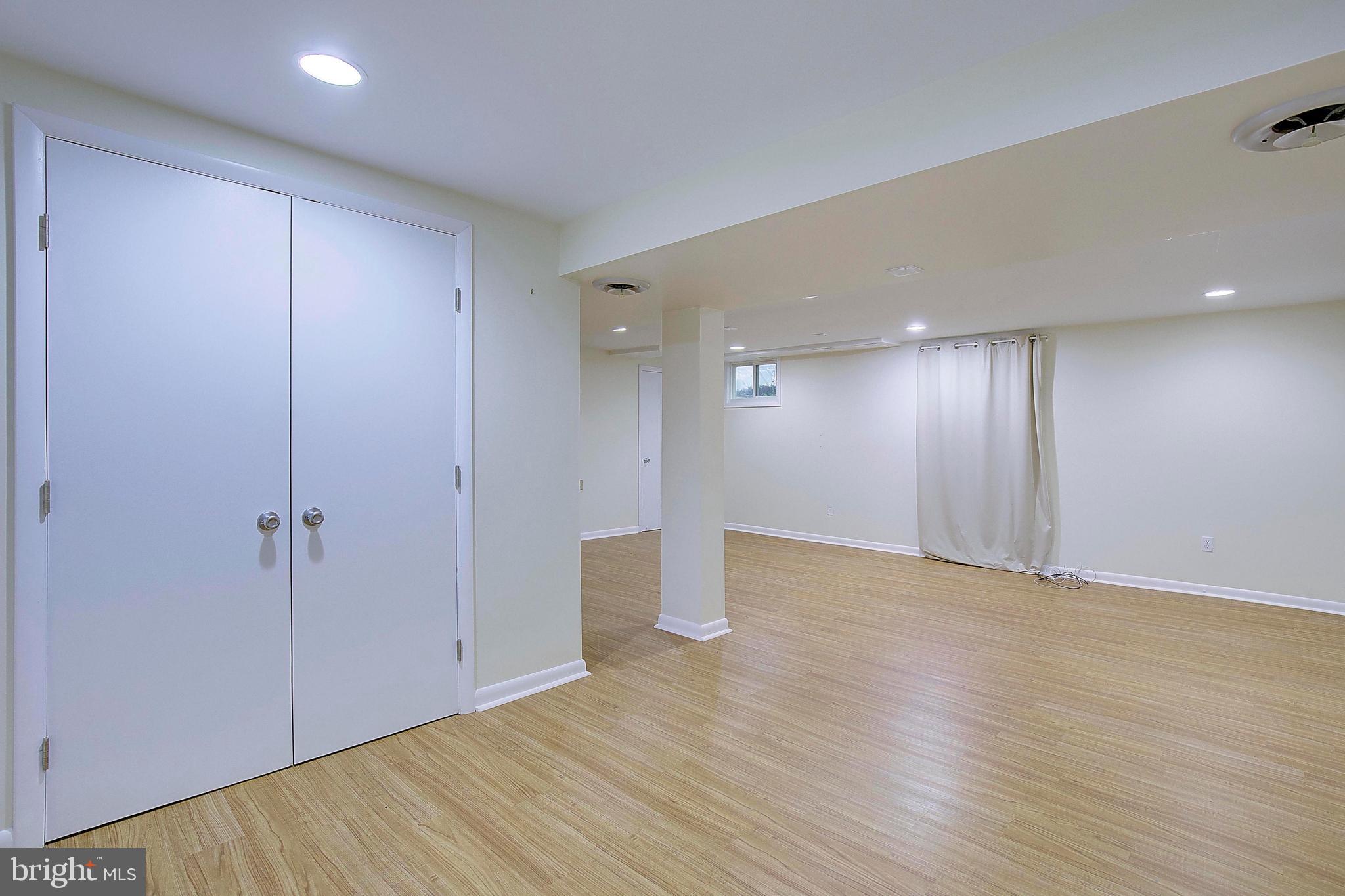 ANNAPOLIS ROADS - Residential