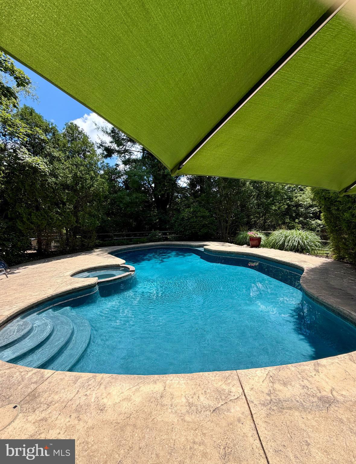 950 CAMELOT ROAD