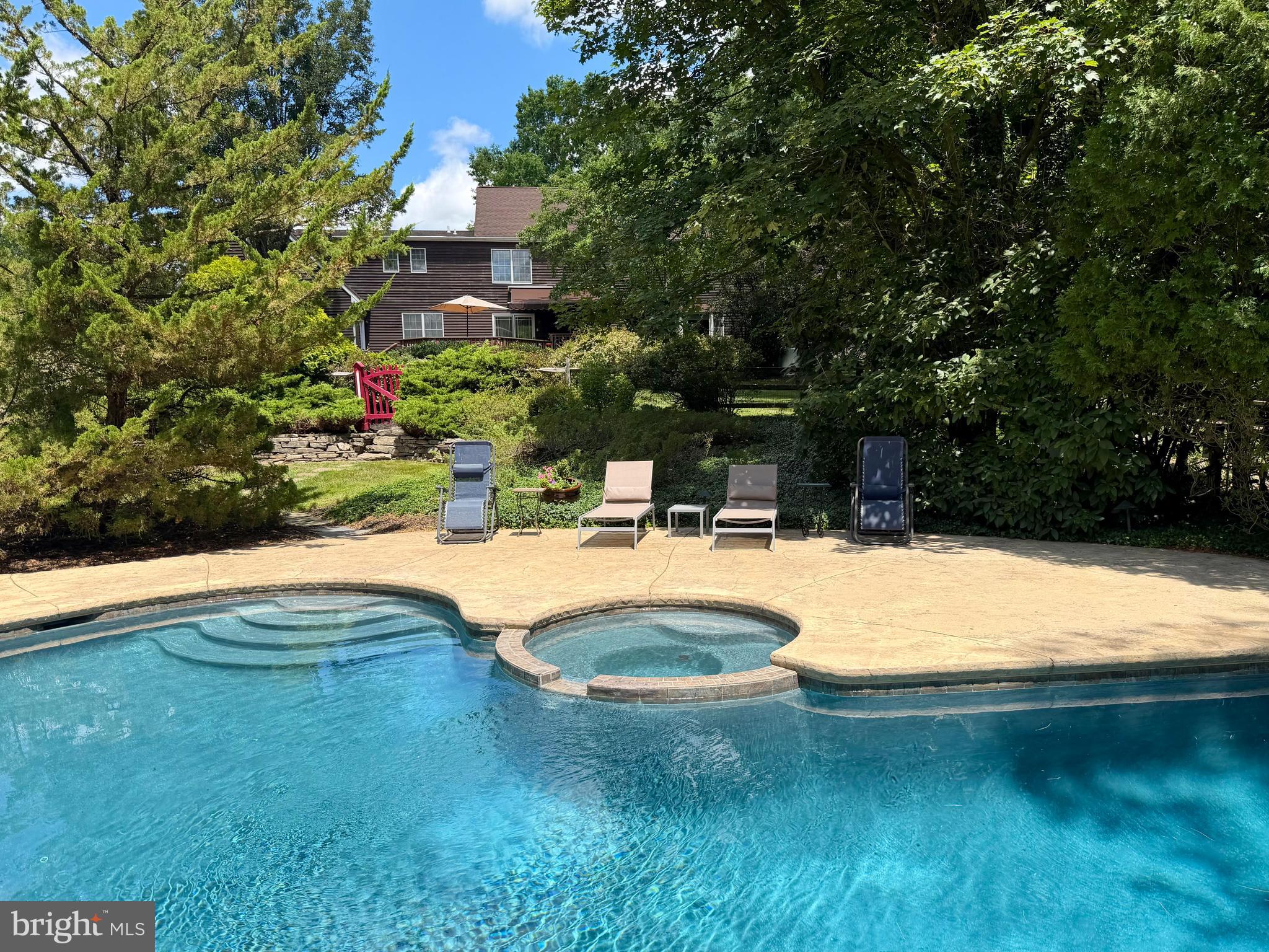 950 CAMELOT ROAD