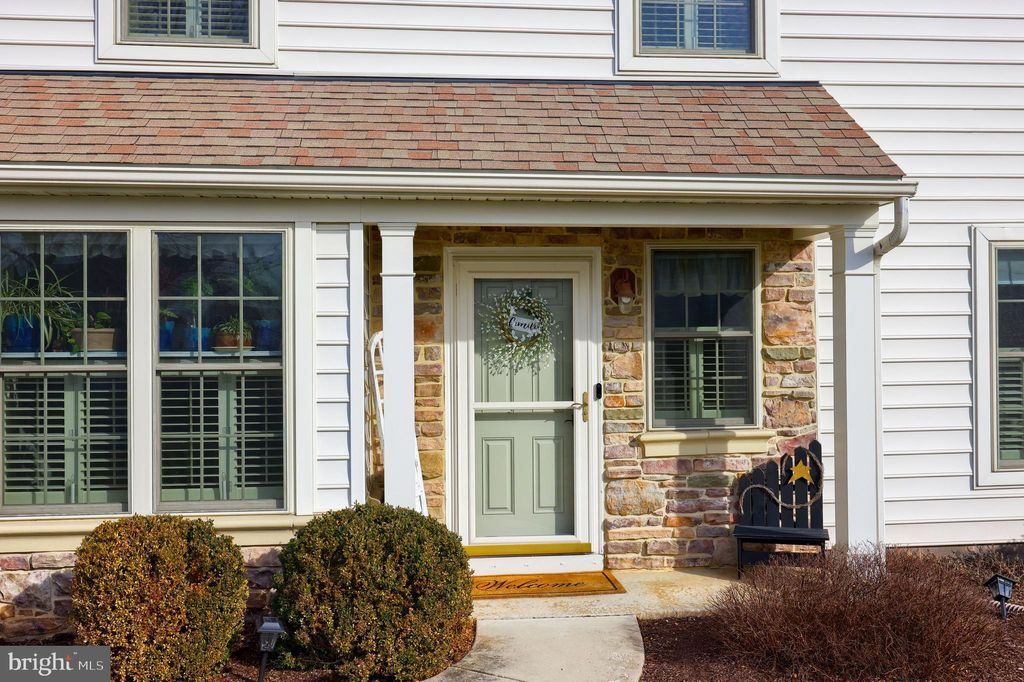 Photo of 12 LEEDS CT, LANCASTER, PA 17602 (MLS # PALA2030454)