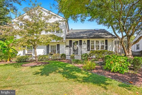 Photo of 14724 Myer Terrace, ROCKVILLE, MD 20853 (MLS # MDMC2194922)