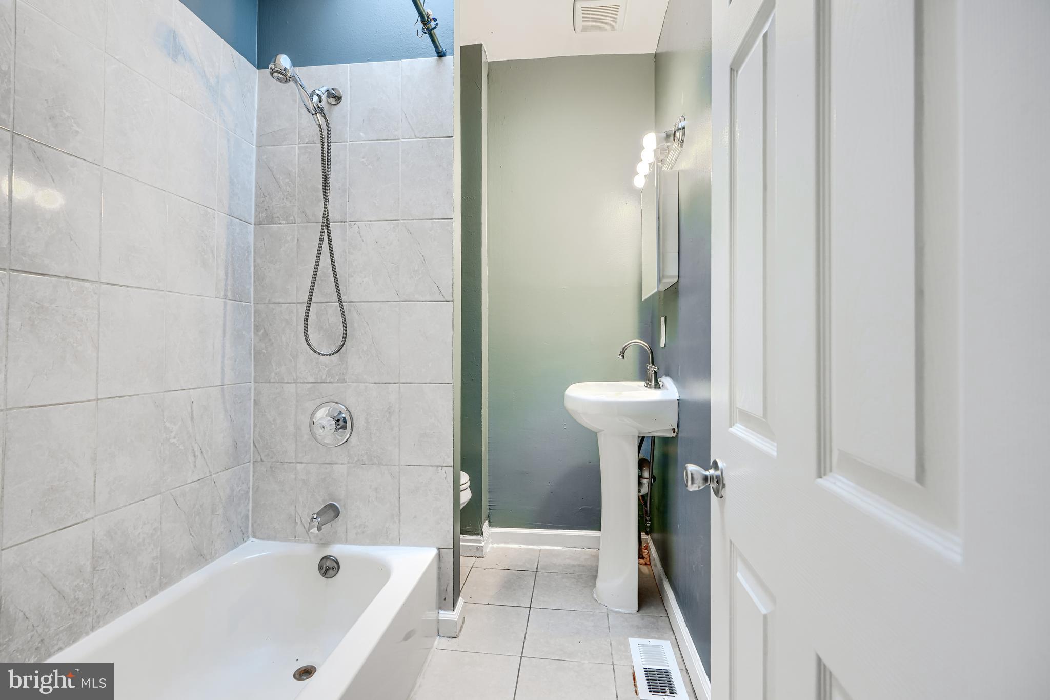 FOUR BY FOUR - Residential