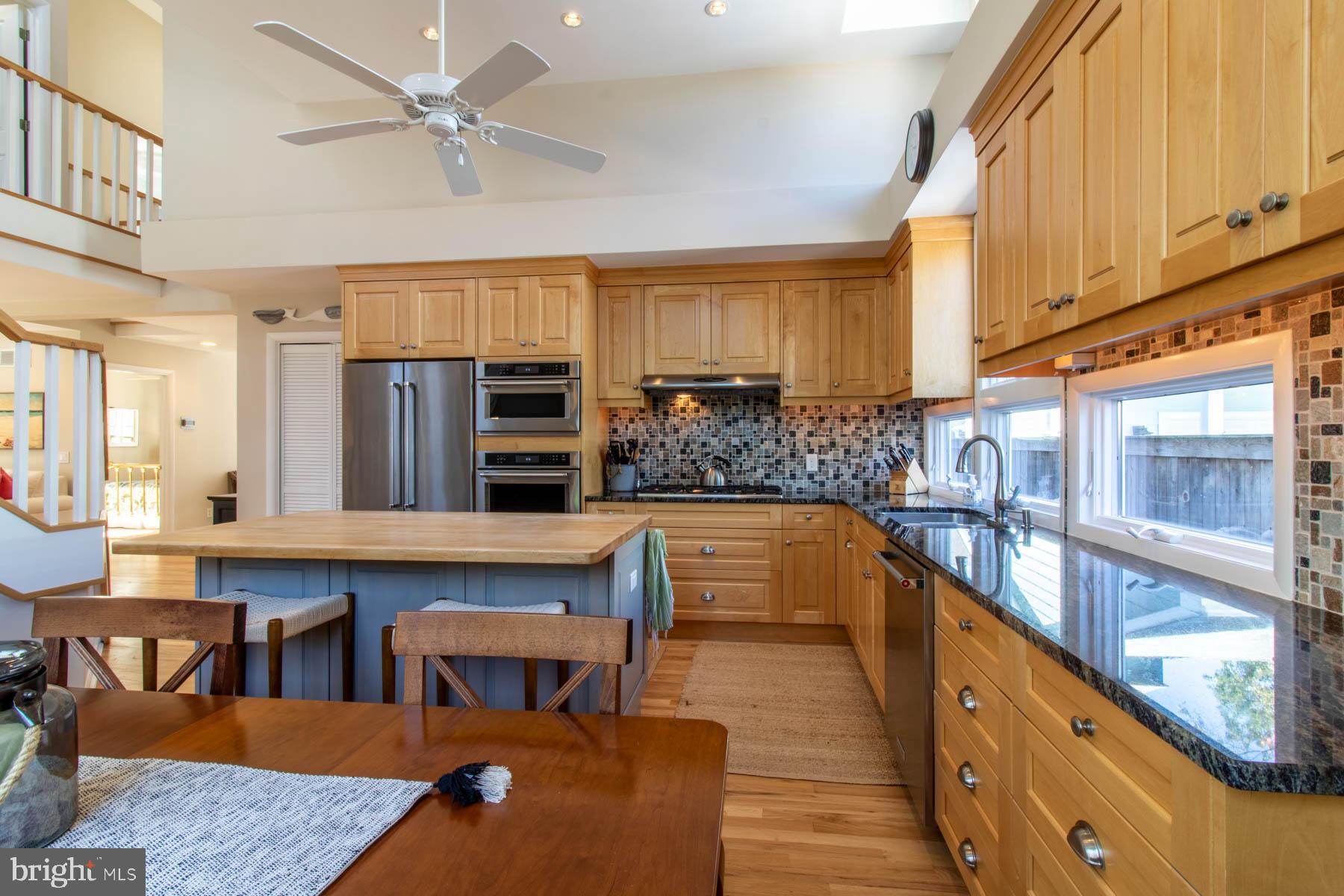 COUNTRY CLUB ESTATES - Residential