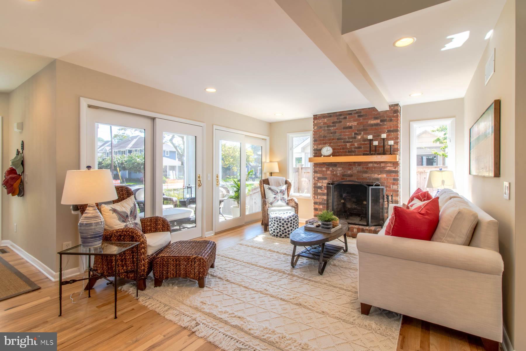 COUNTRY CLUB ESTATES - Residential