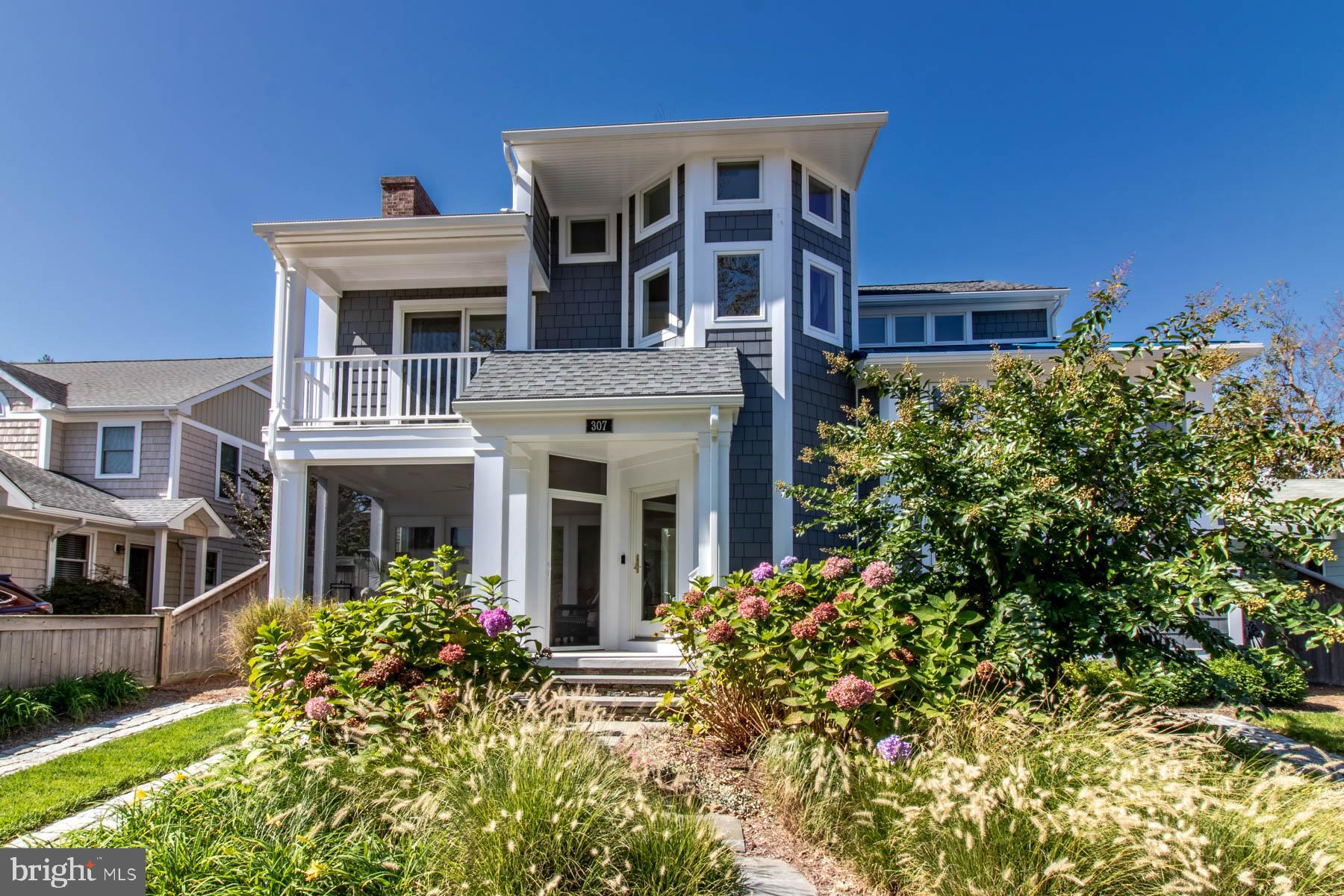 COUNTRY CLUB ESTATES - Residential