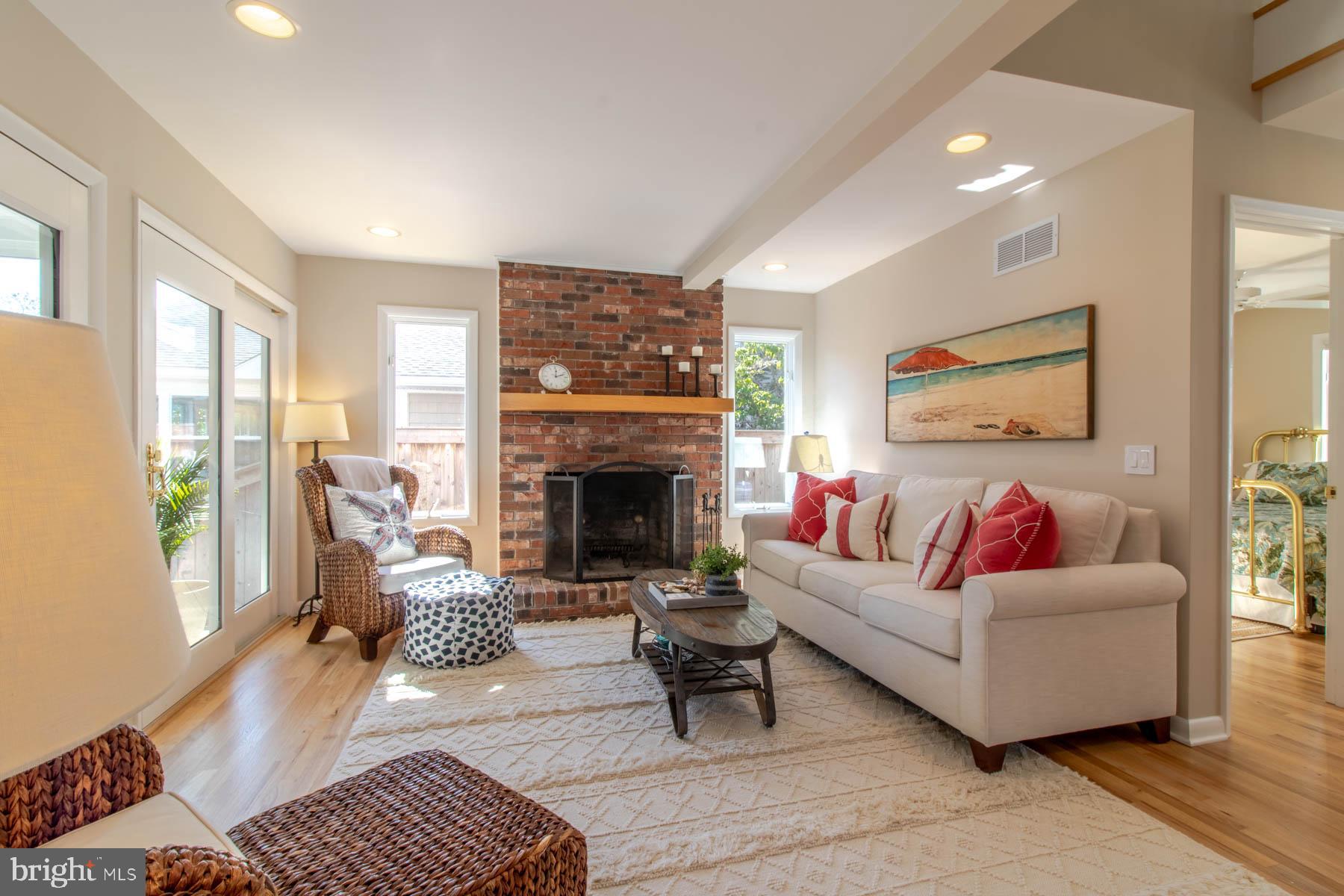 COUNTRY CLUB ESTATES - Residential