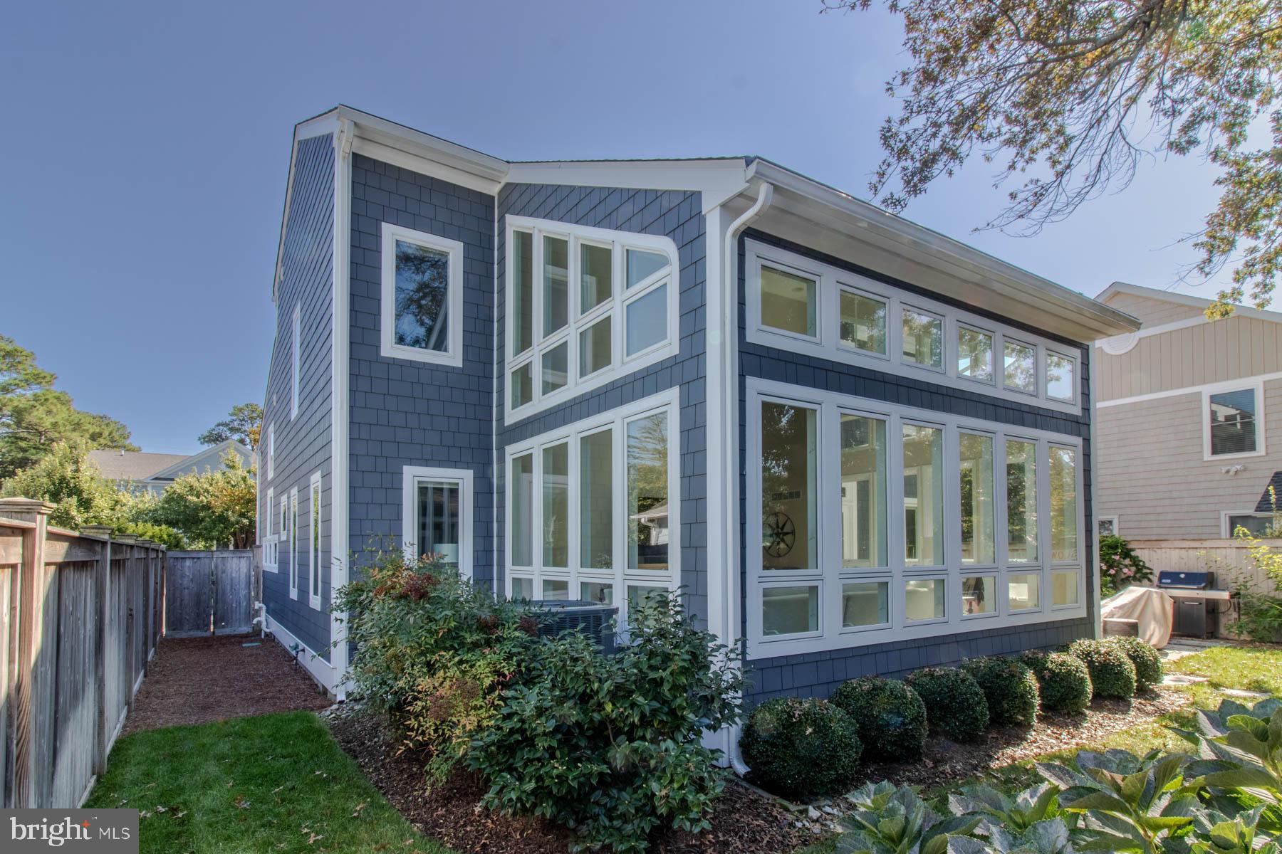 COUNTRY CLUB ESTATES - Residential