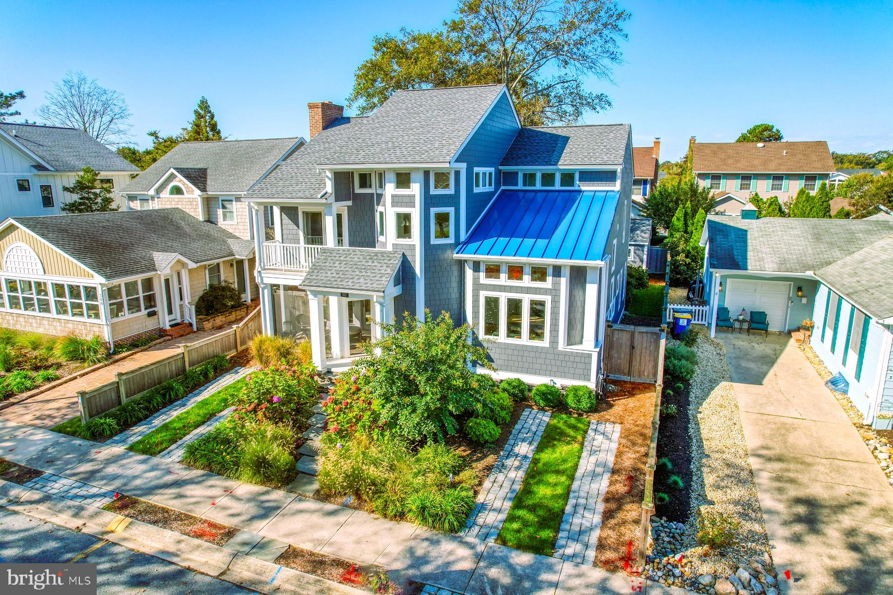 COUNTRY CLUB ESTATES - Residential