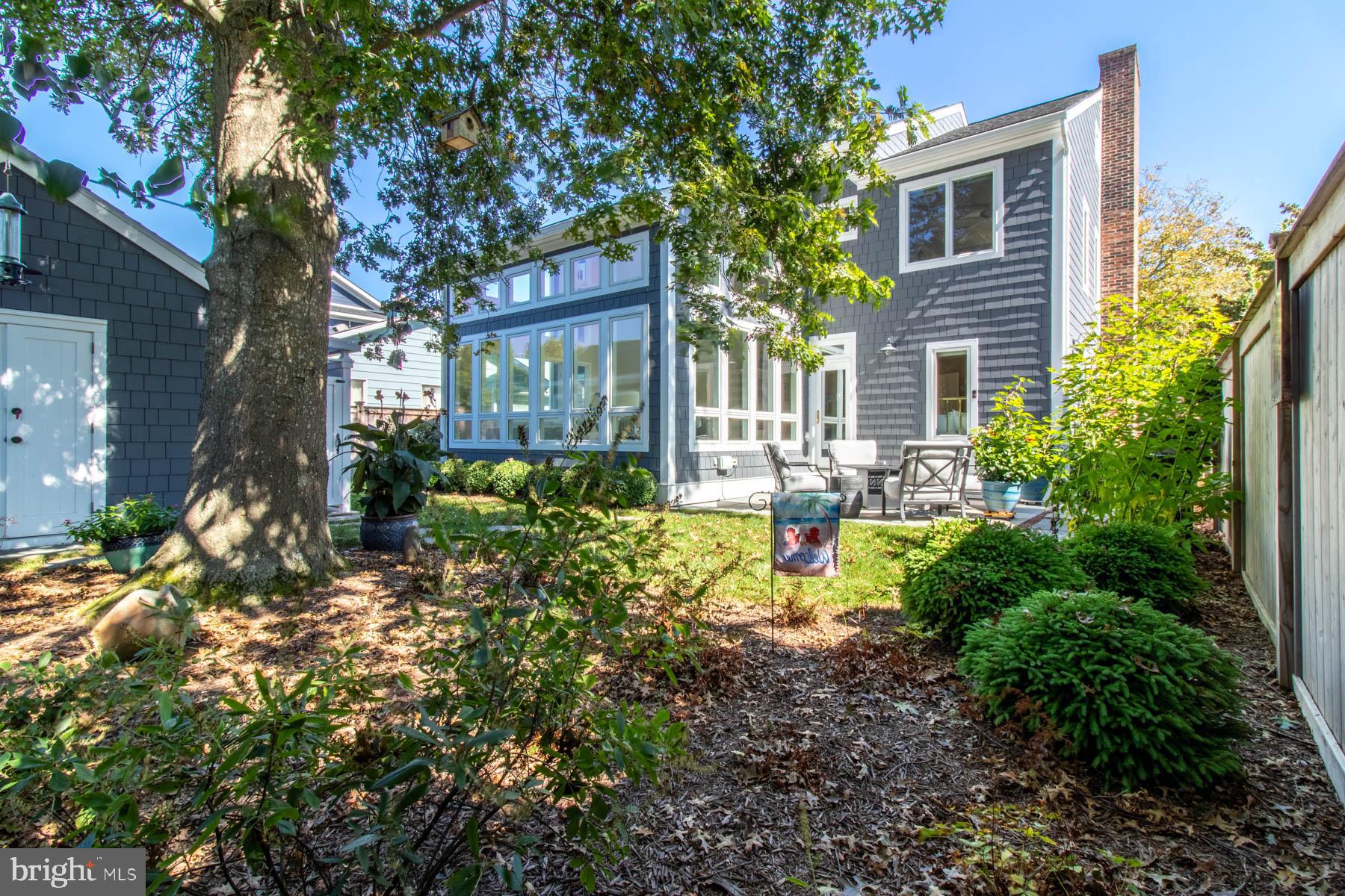 COUNTRY CLUB ESTATES - Residential