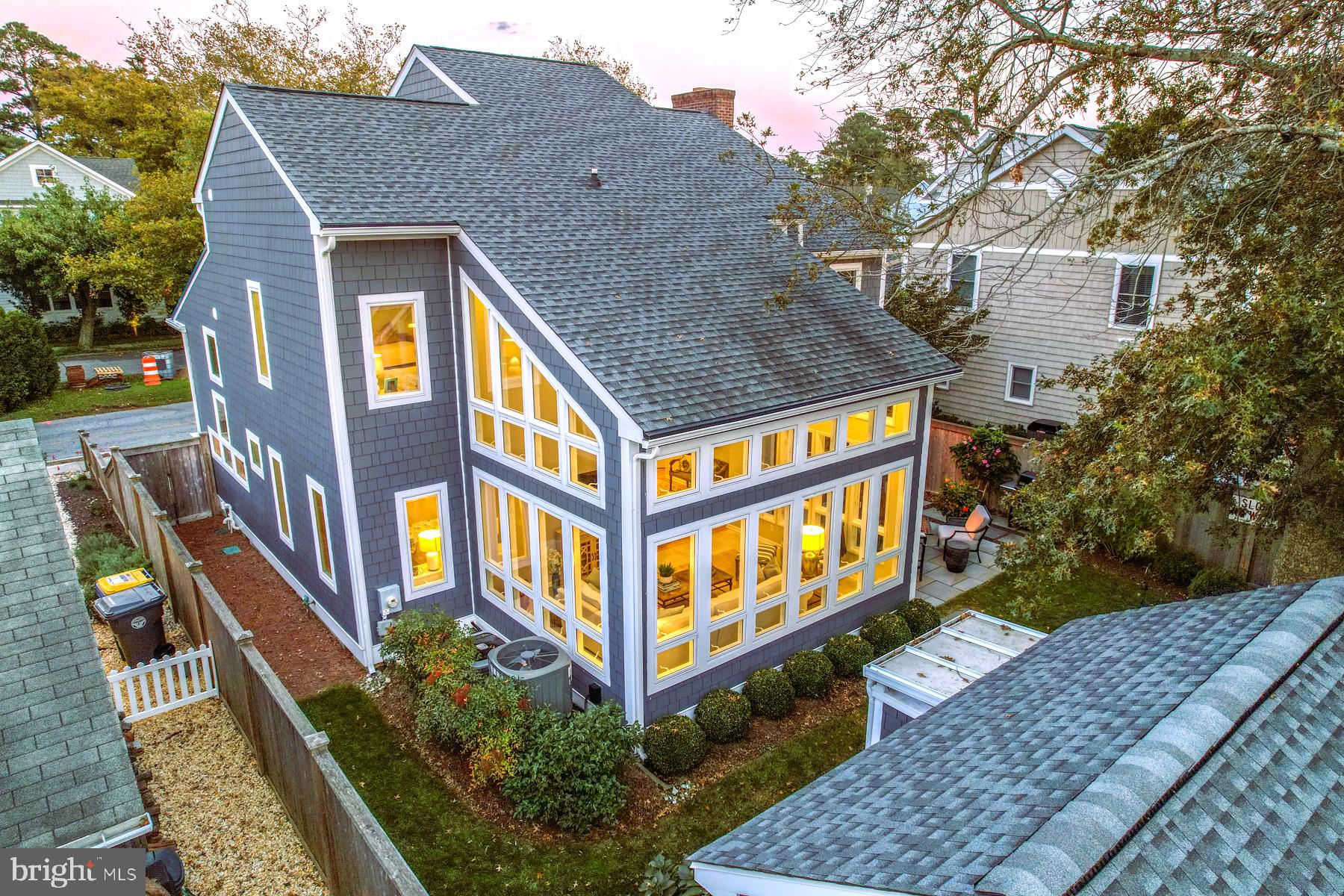 COUNTRY CLUB ESTATES - Residential