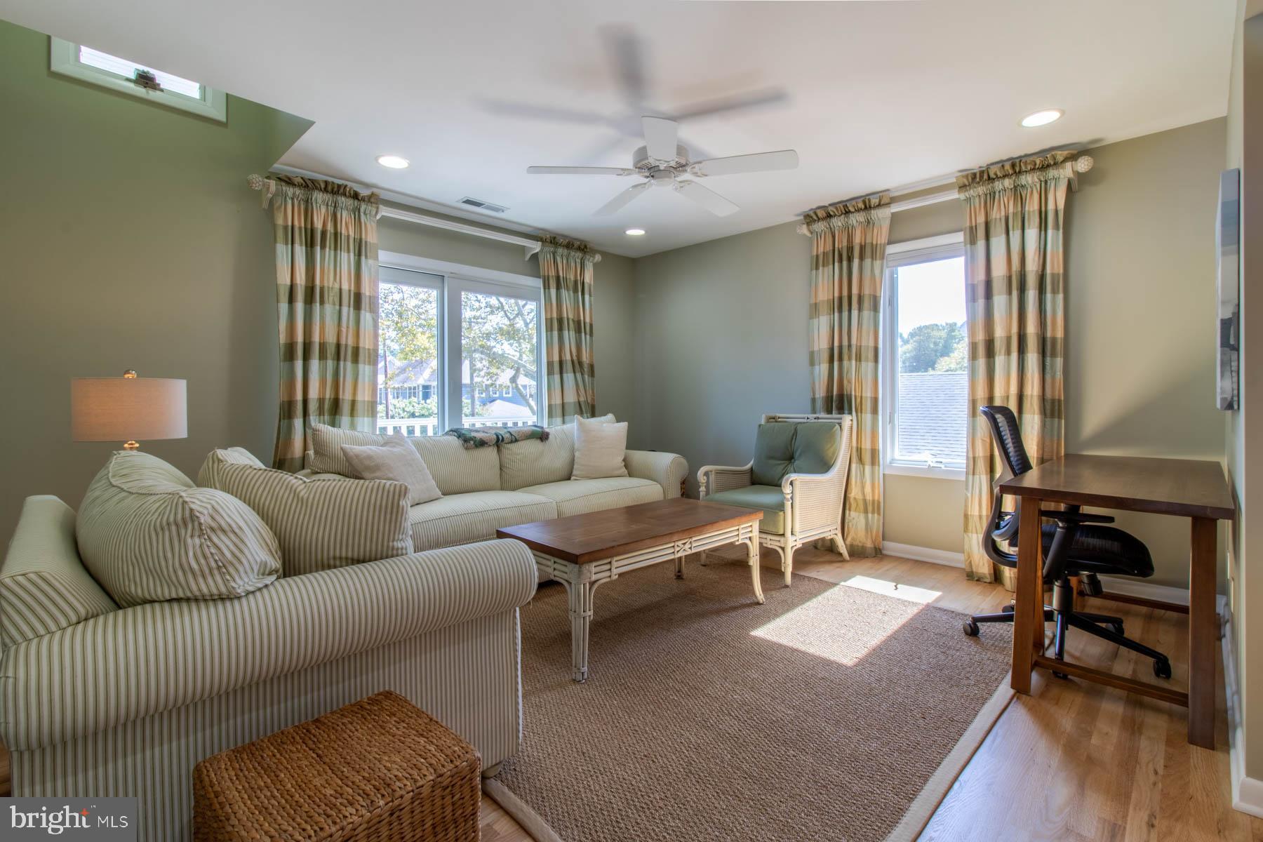 COUNTRY CLUB ESTATES - Residential