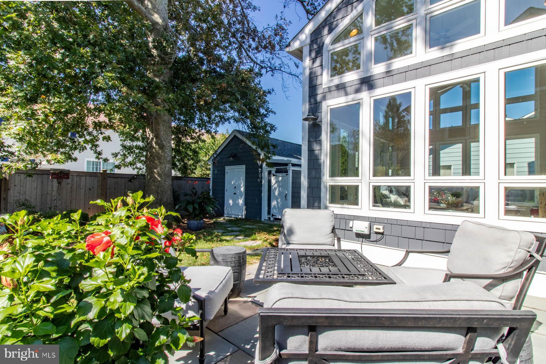 COUNTRY CLUB ESTATES - Residential