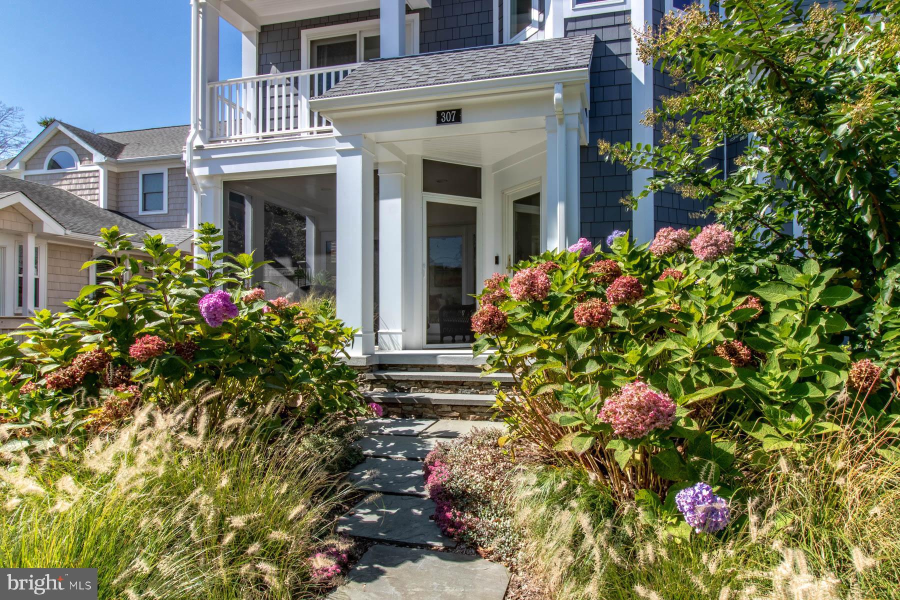 COUNTRY CLUB ESTATES - Residential