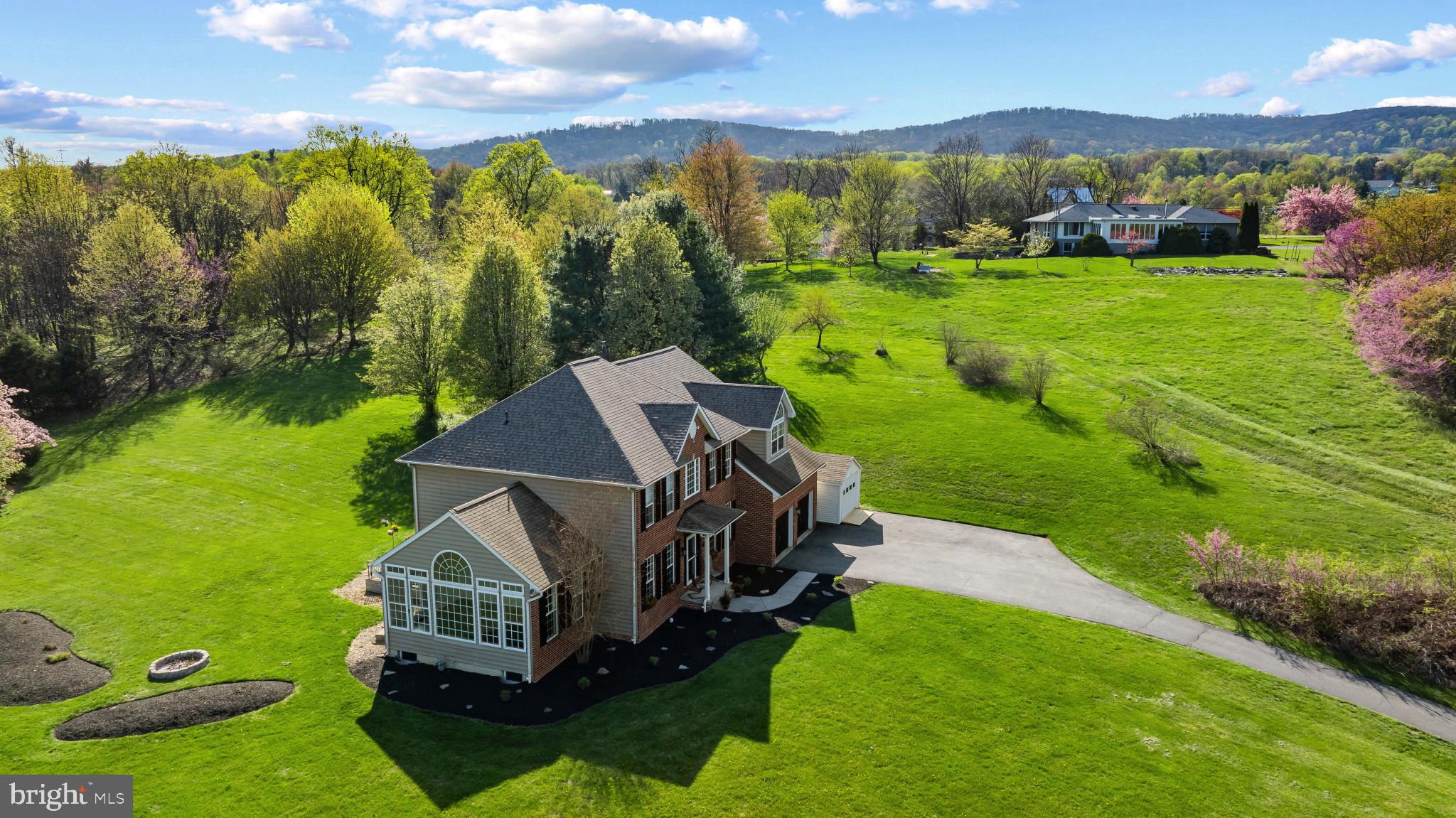 2231 W GREENLEAF DRIVE