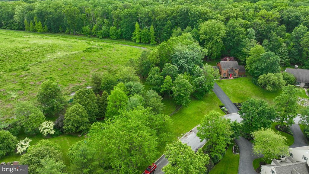 Photo of 20 Doersam Court, YORK, PA 17406 (MLS # PAYK2082702)