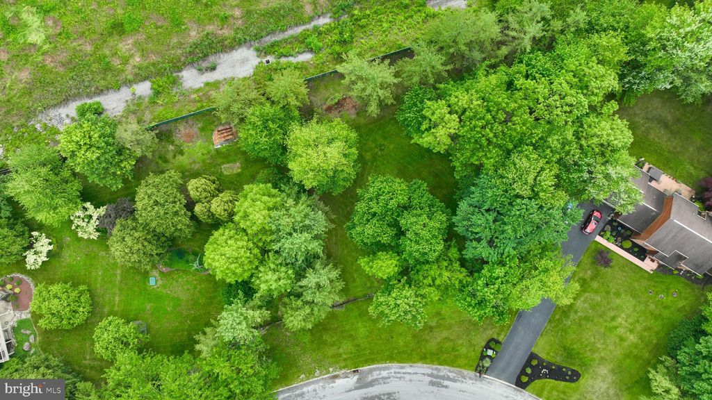 Photo of 20 Doersam Court, YORK, PA 17406 (MLS # PAYK2082702)