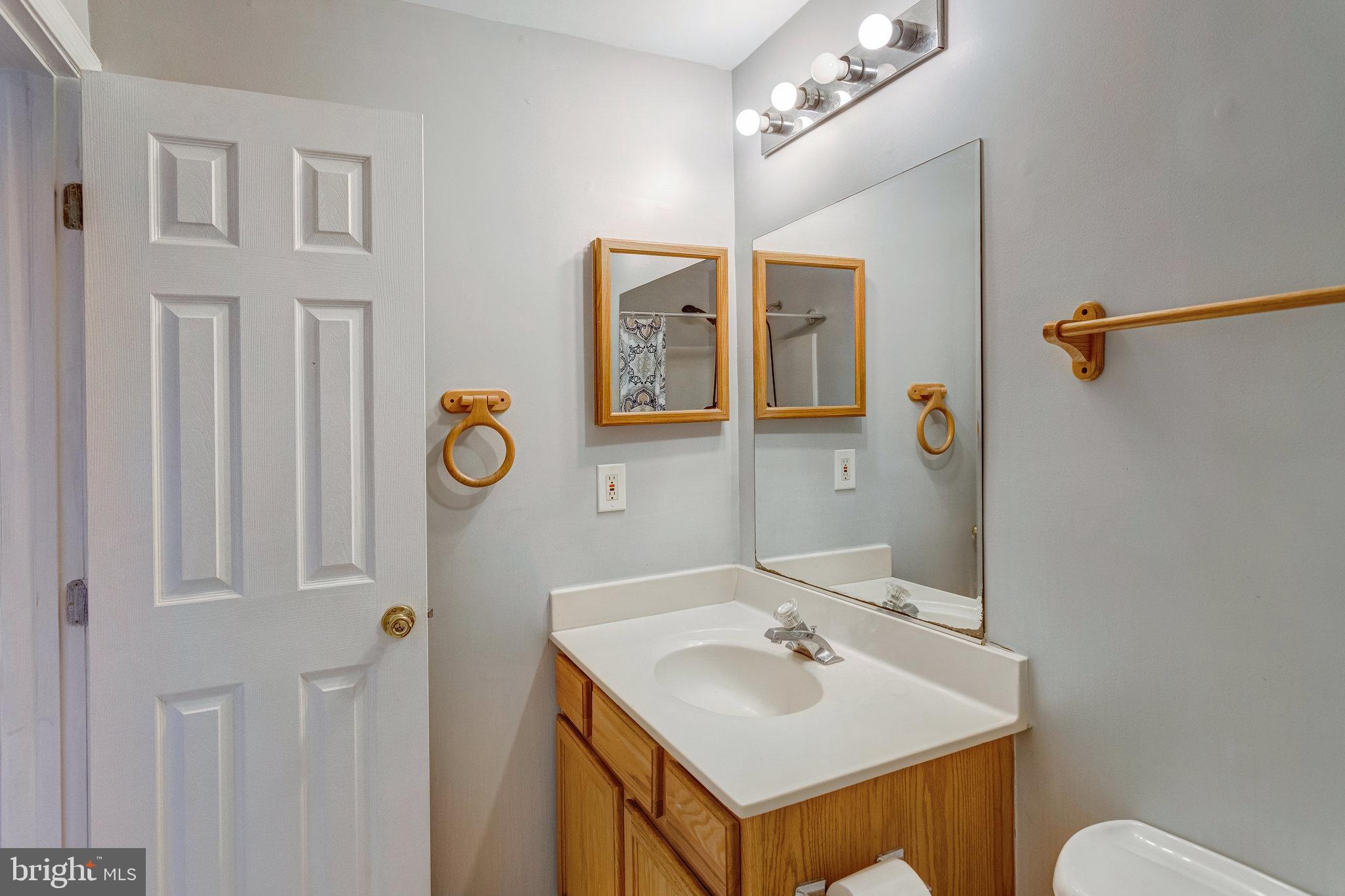 LAKECREST - Residential Lease