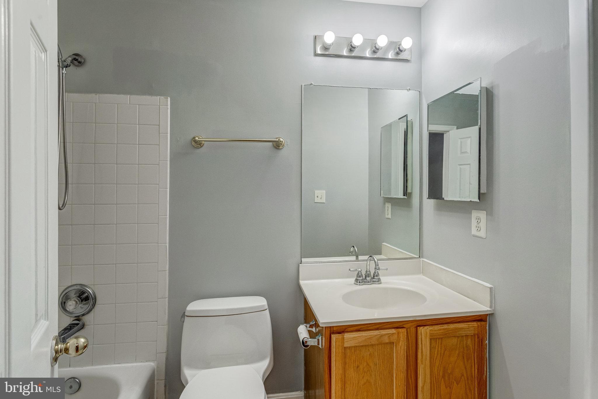 LAKECREST - Residential Lease