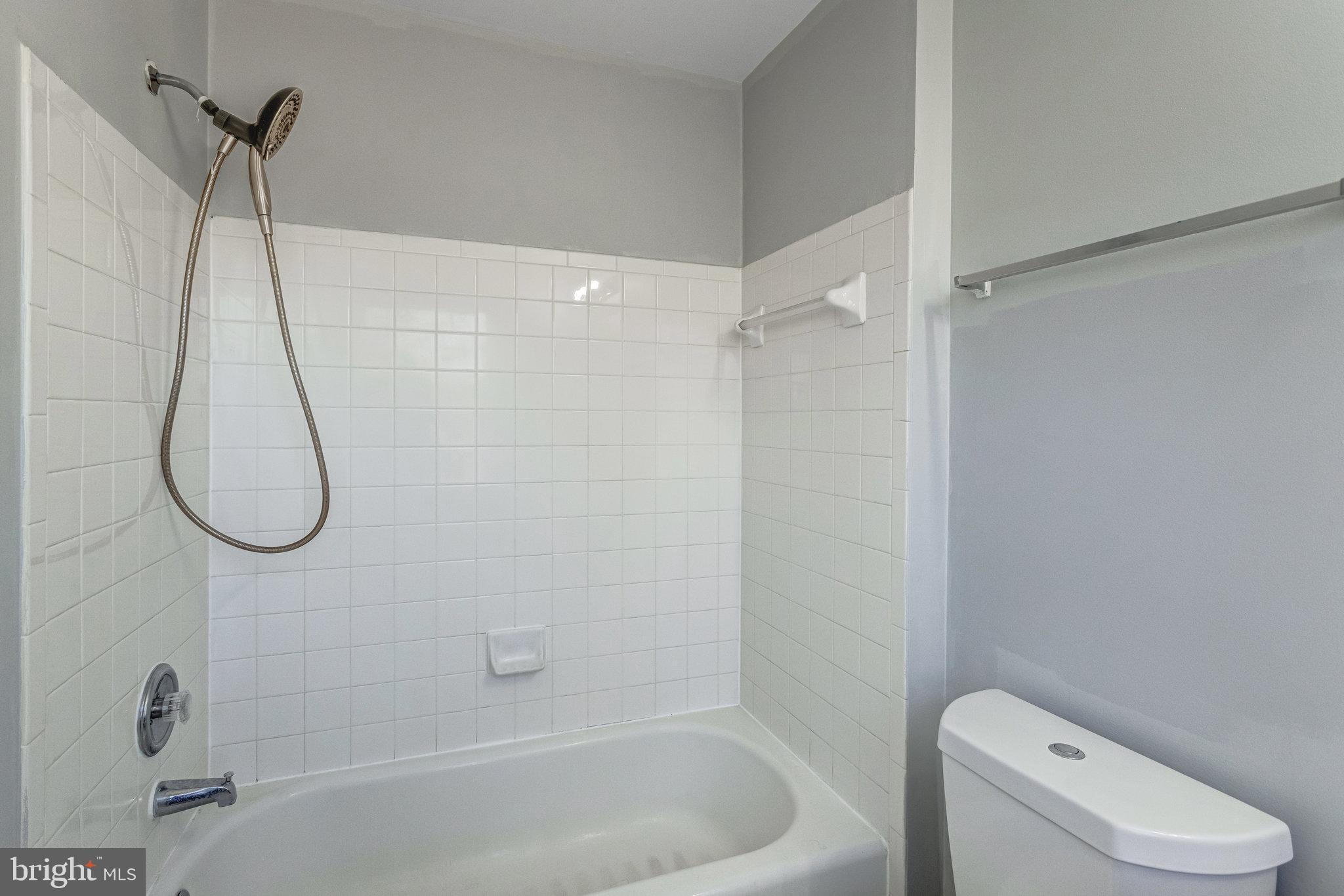 LAKECREST - Residential Lease