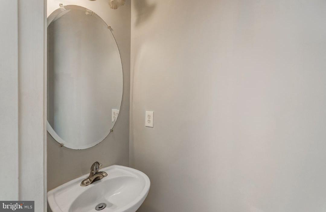 LAKECREST - Residential Lease